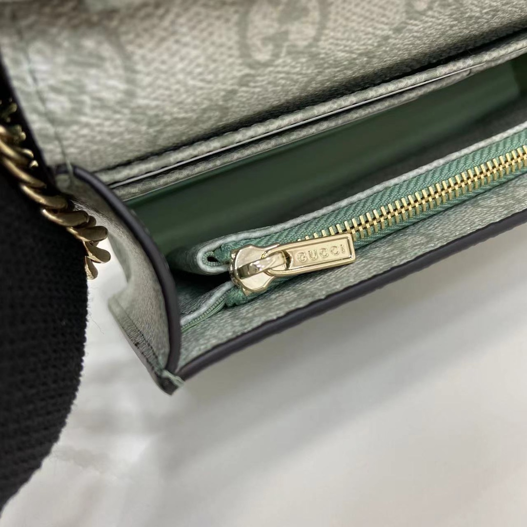 Bagsaaa Gvc*1 GG Emblem wallet on chain 826720 light green - 20cm