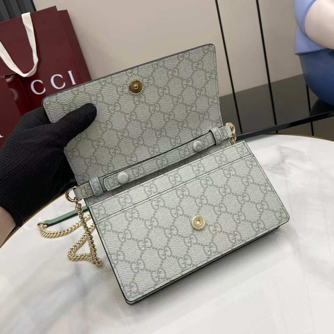 Bagsaaa Gvc*1 GG Emblem wallet on chain 826720 light green - 20cm