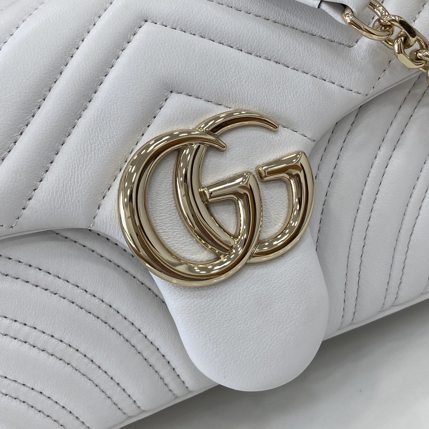 Bagsaaa Gvc*1 GG Marmont medium shoulder bag 837267 white - 26cm
