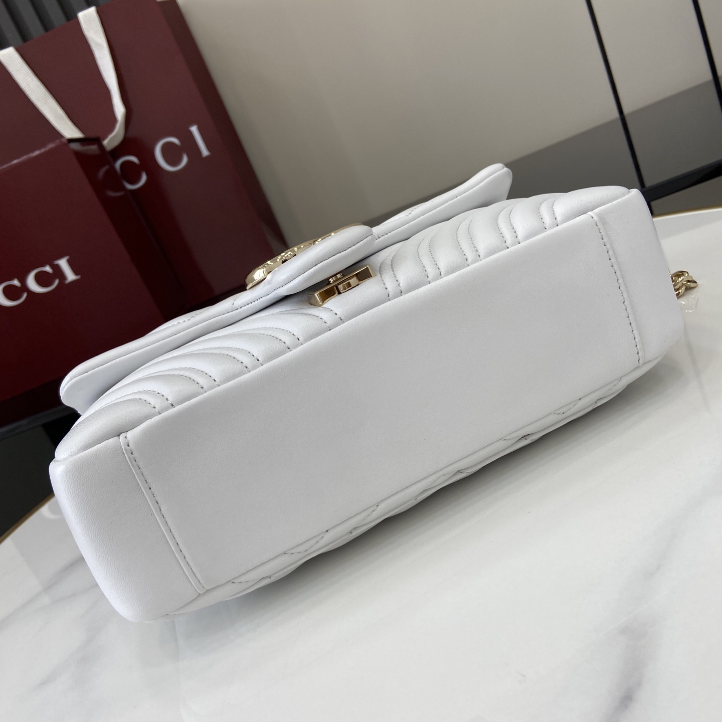 Bagsaaa Gvc*1 GG Marmont medium shoulder bag 837267 white - 26cm