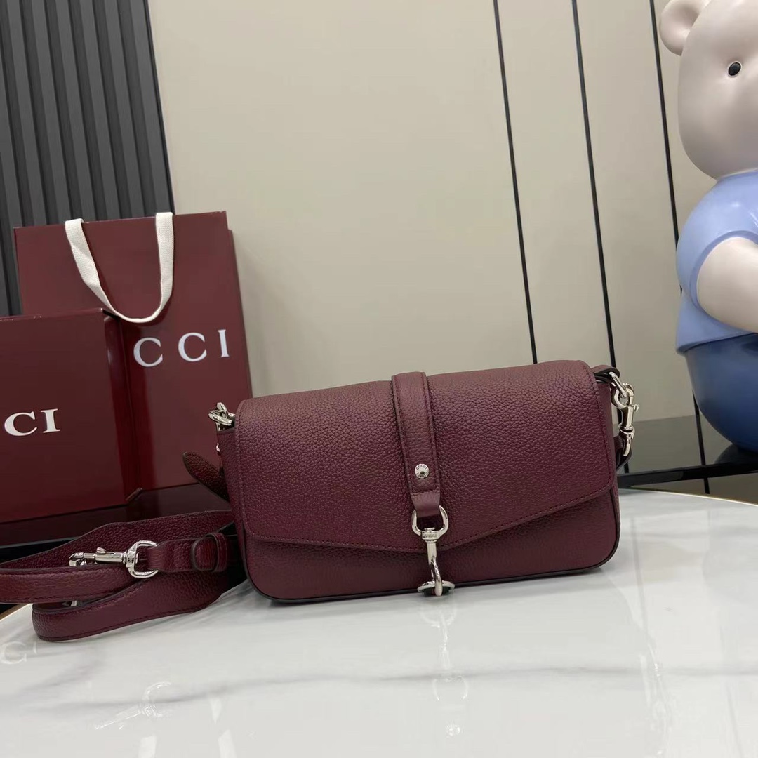 Bagsaaa Gvc*1 Small crossbody bag with hook closure 821623 red - 23.5cm