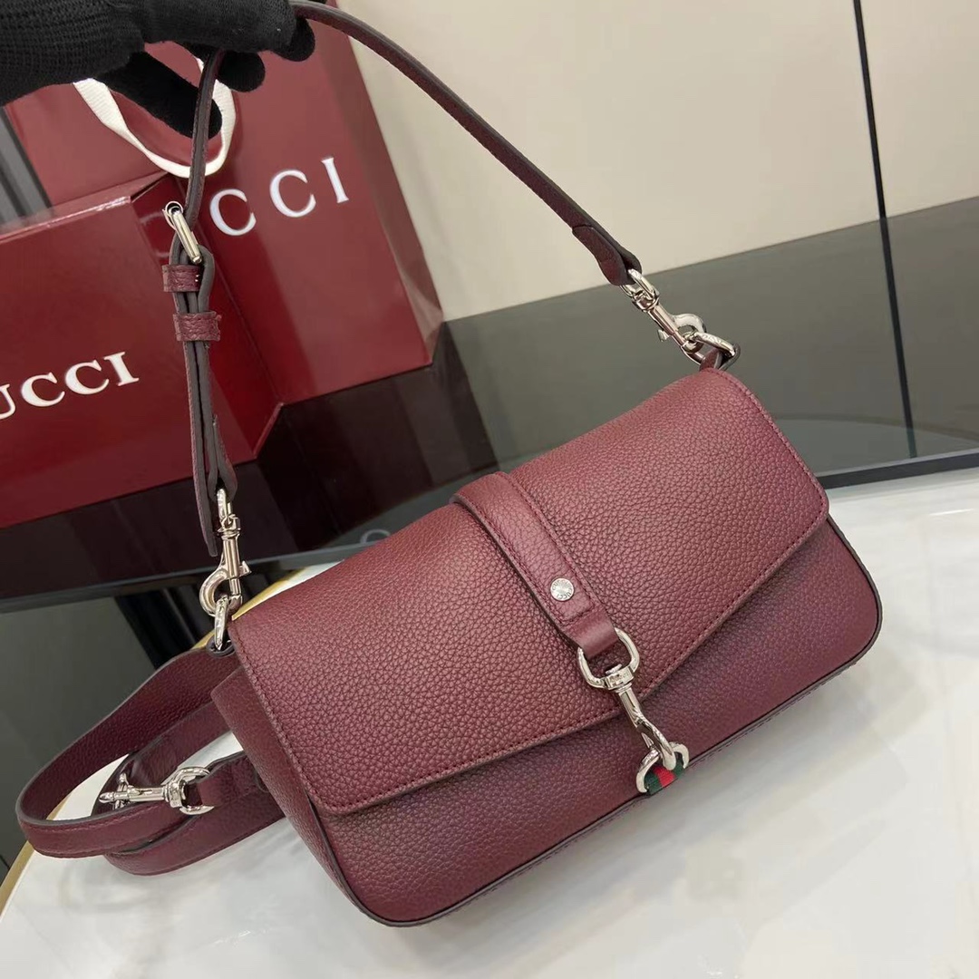 Bagsaaa Gvc*1 Small crossbody bag with hook closure 821623 red - 23.5cm