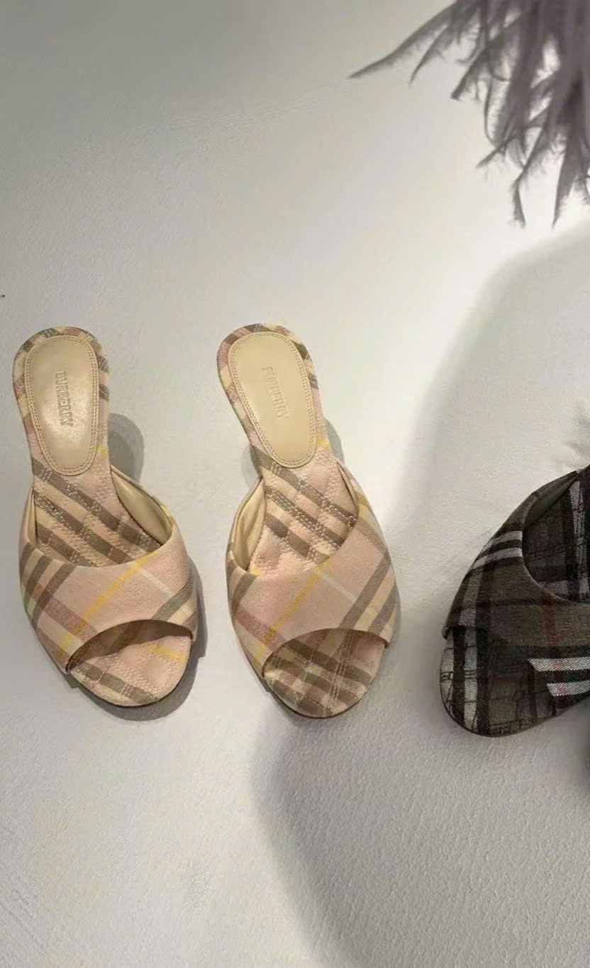 Bagsaaa Bv*b*rry Check Mews Low Mules​ beige - 6.5cm