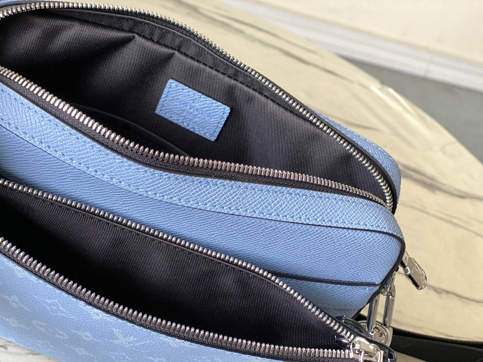 Bagsaaa LV M14069 Trio Messenger Sky Blue - 25cm