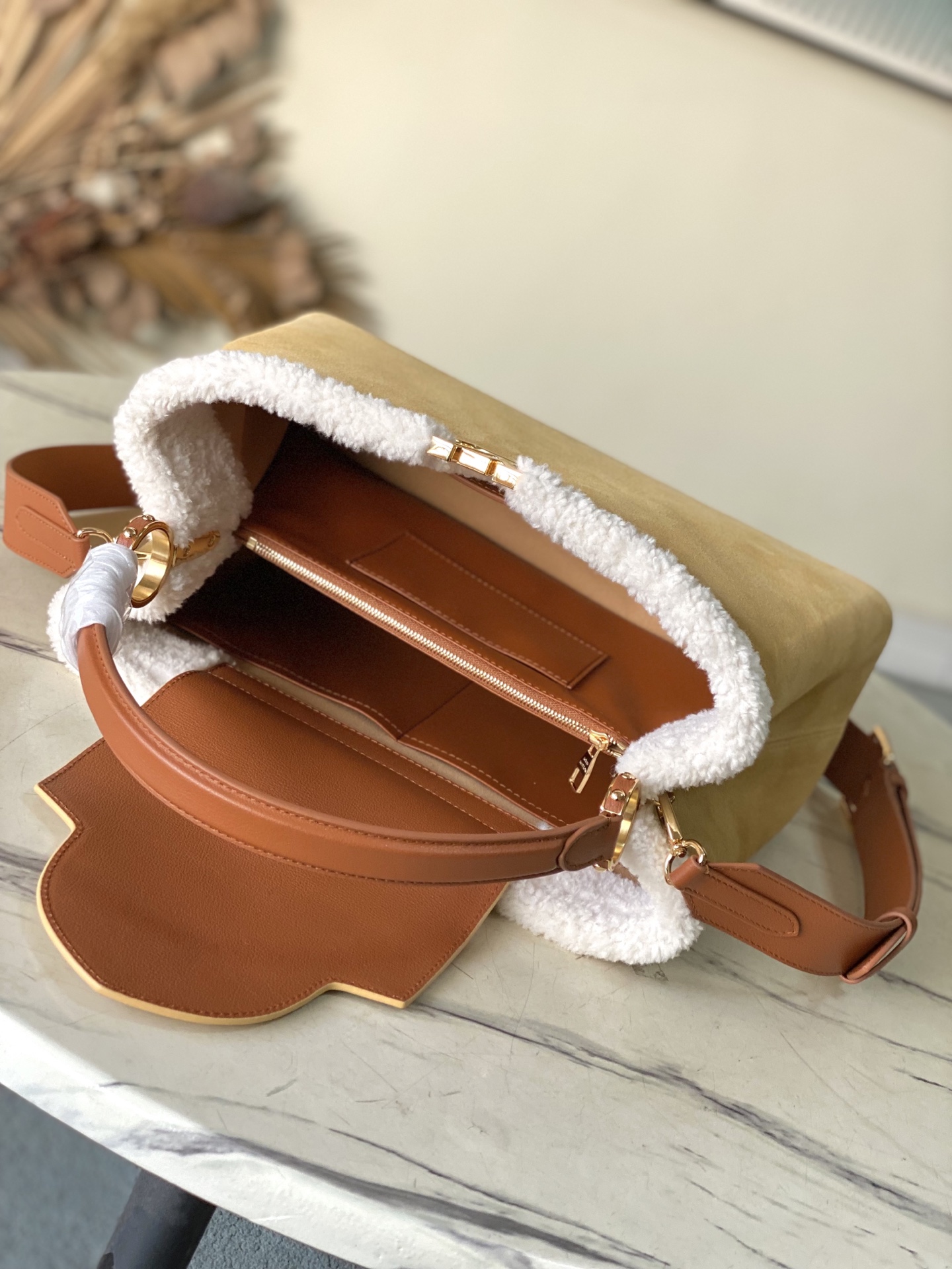 Bagsaaa LV M12784 Capucines GM Souple Beige Suede - 38cm