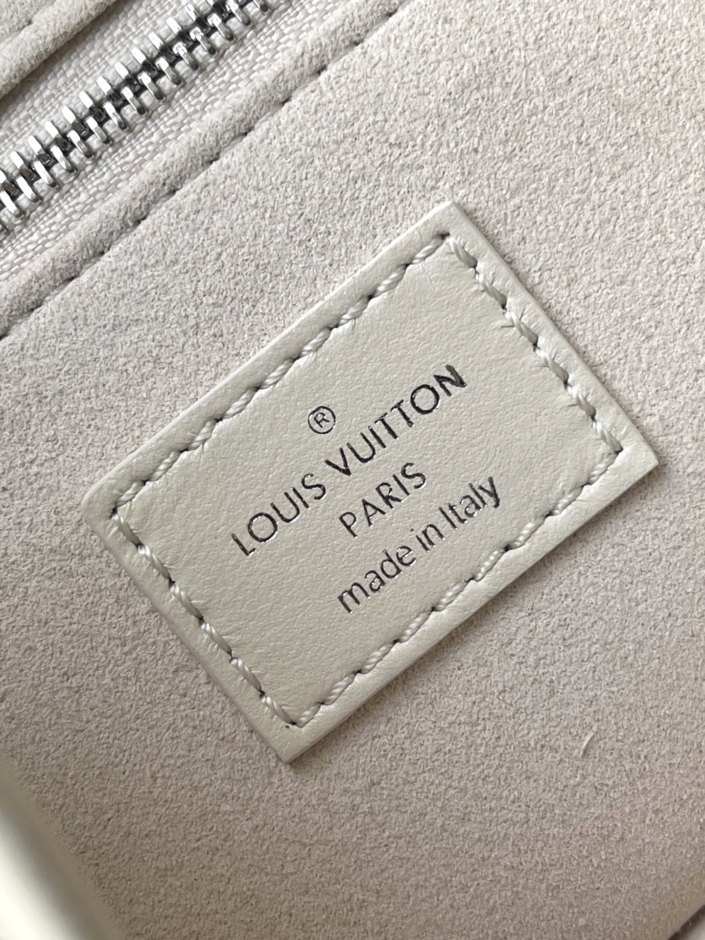 Bagsaaa LV M12919 CarryAll Cargo Vibe PM Vanilla - 33.5cm