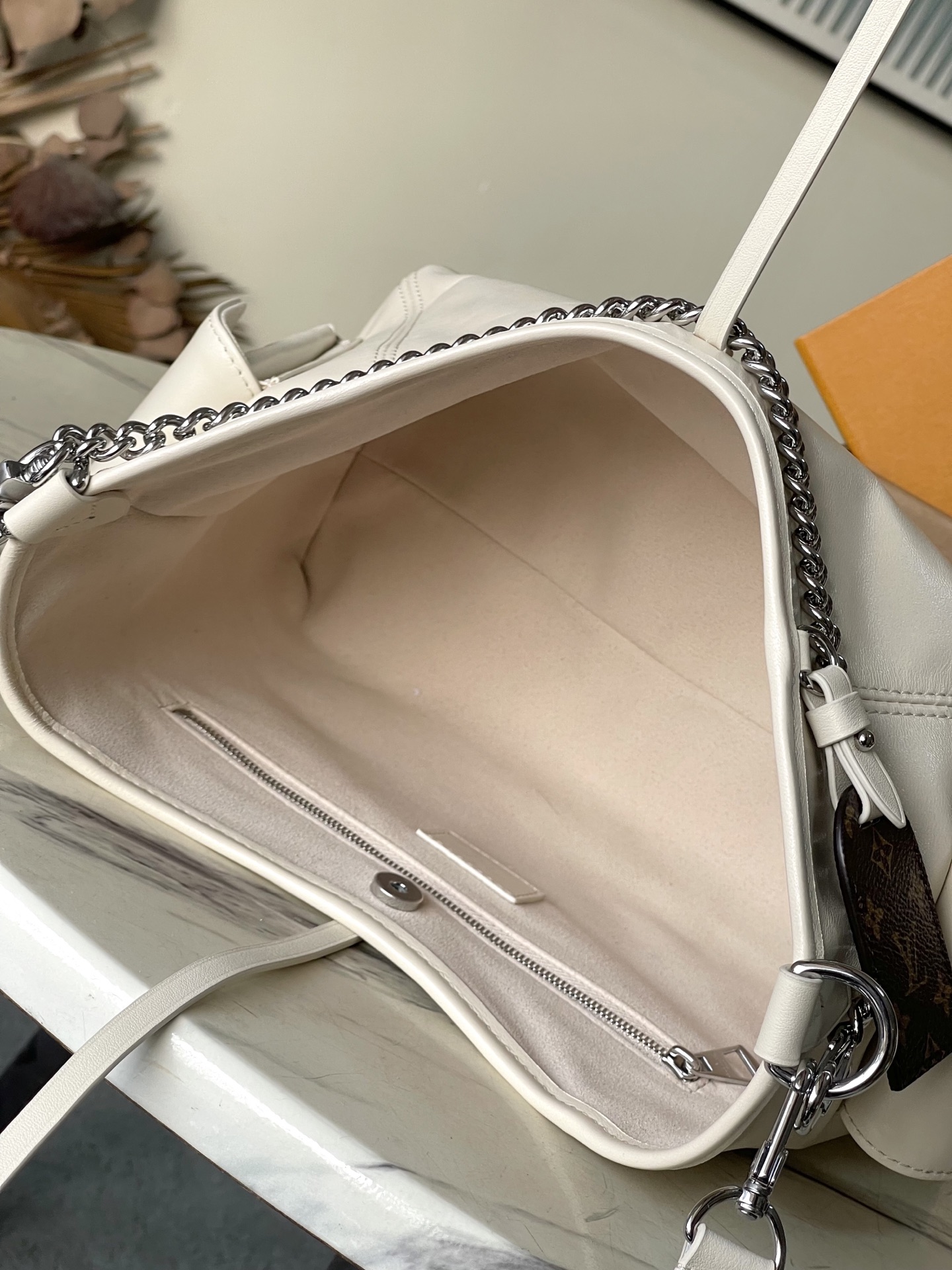 Bagsaaa LV M12919 CarryAll Cargo Vibe PM Vanilla - 33.5cm