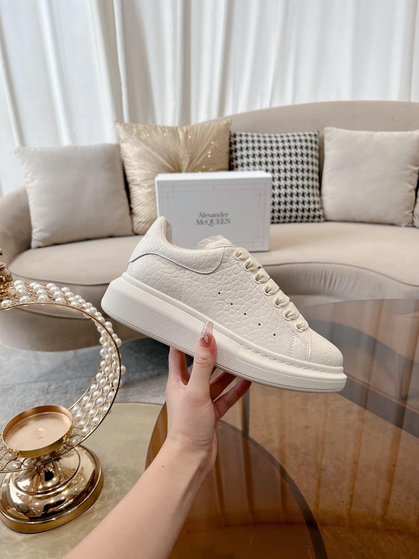Bagsaaa A1exa*der Mcqv*en Oversized White Sneakers
