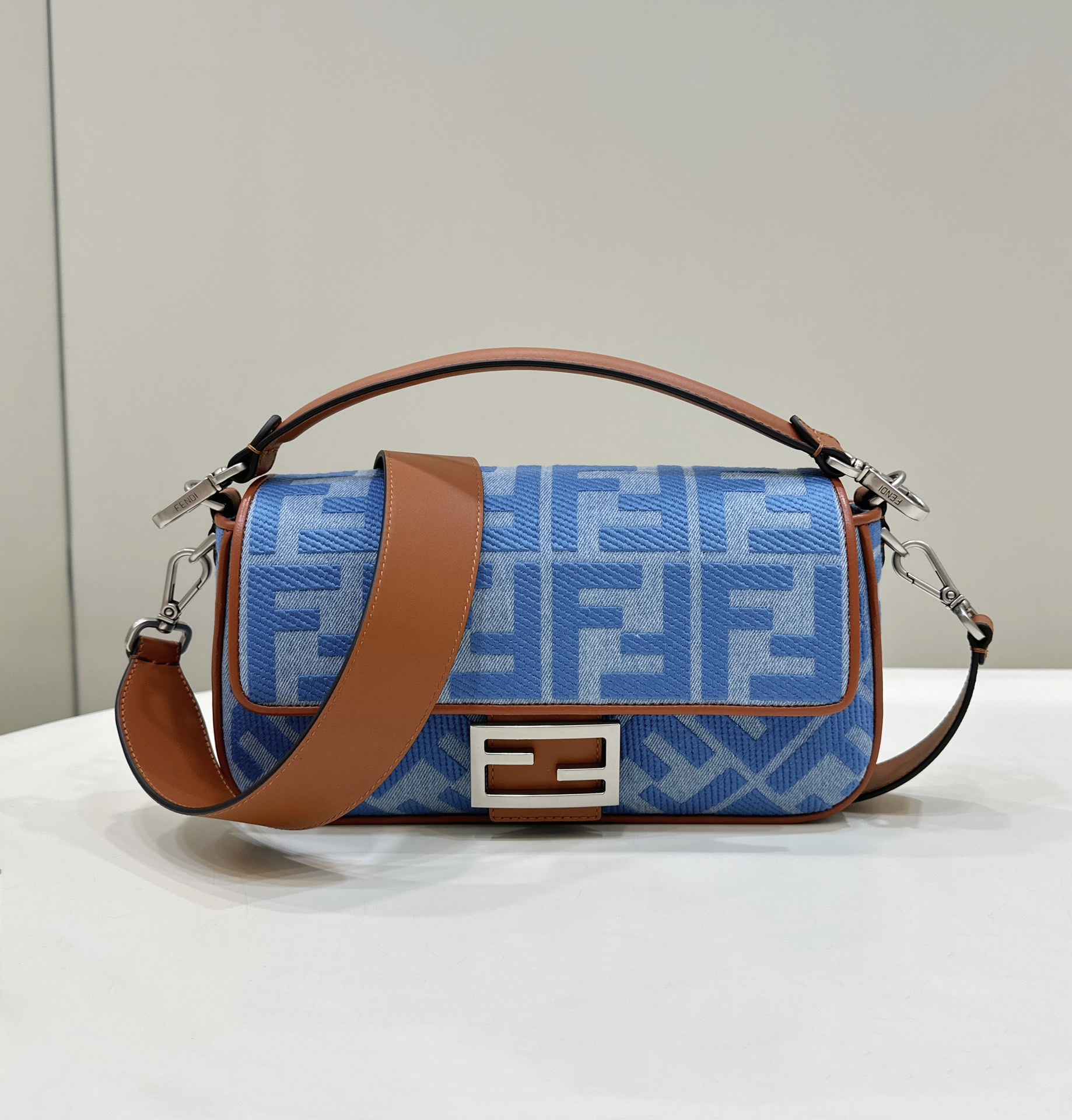 Bagsaaa F**di Blue Baguette Ff Embroidered Denim Tote Bag - 27cm