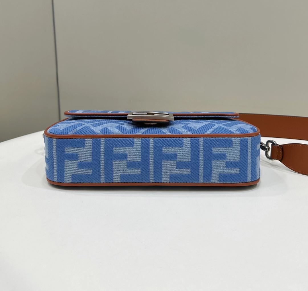 Bagsaaa F**di Blue Baguette Ff Embroidered Denim Tote Bag - 27cm