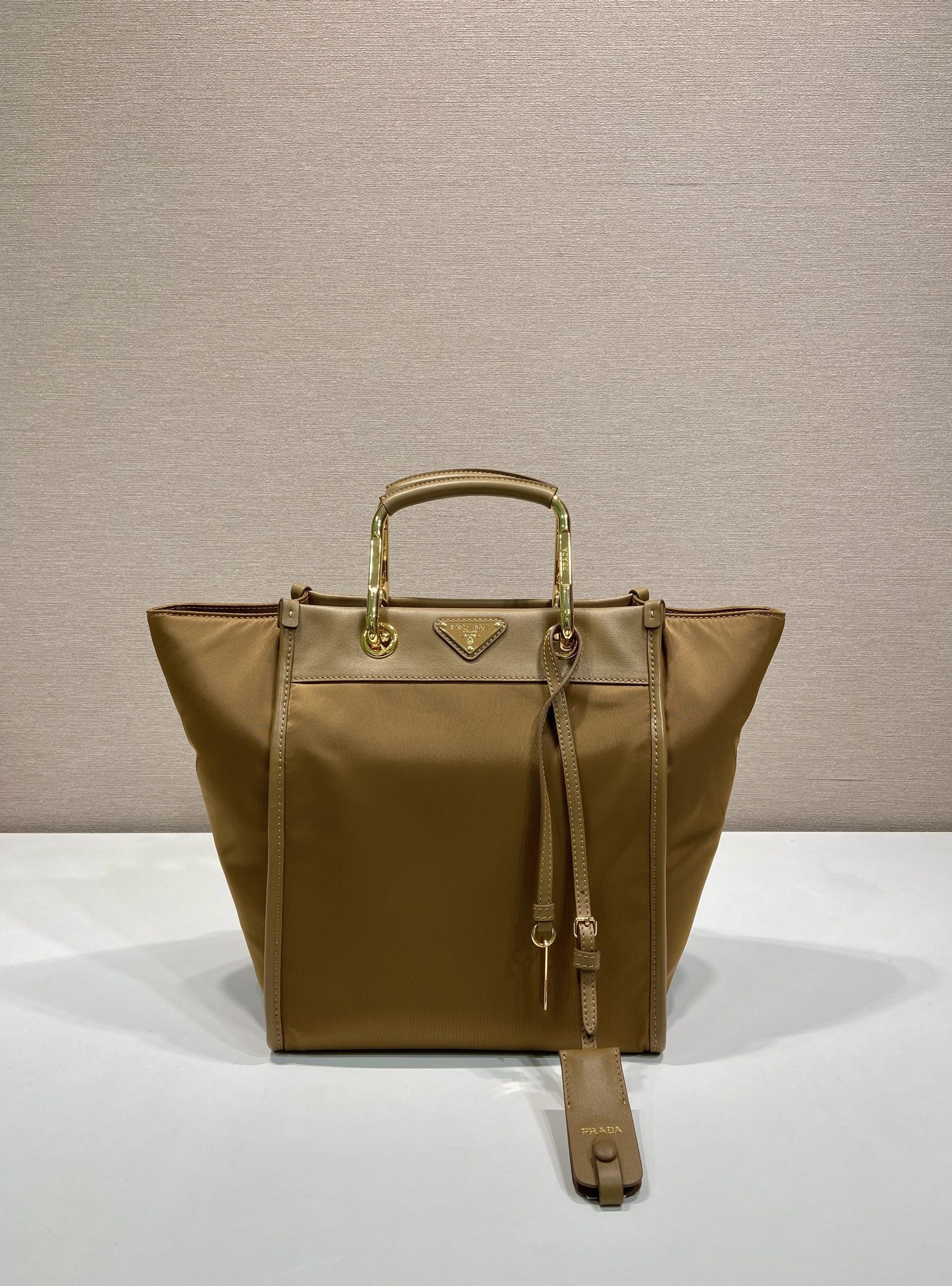 Bagsaaa Pra*a Medium Re-Nylon and leather tote bag 1BG578 brown - 28.5cm