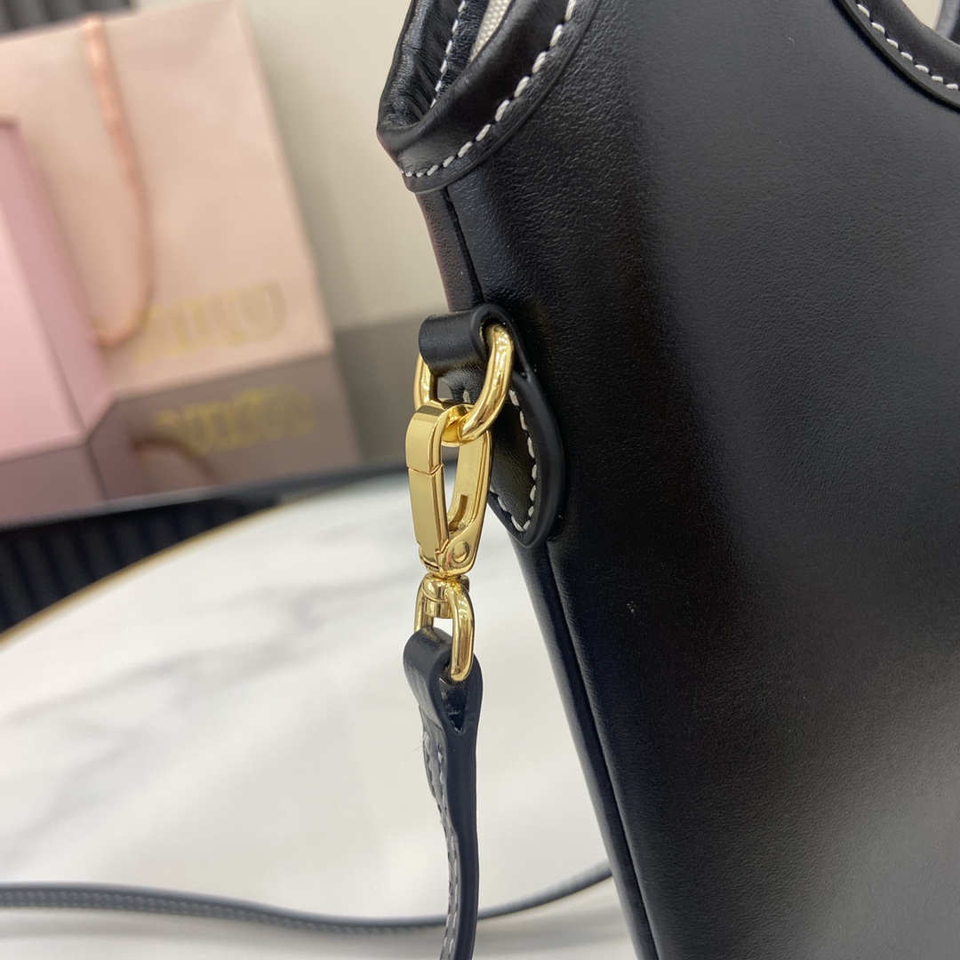 Bagsaaa Miu Miu IVY leather handbag 5BA281 black - 24cm