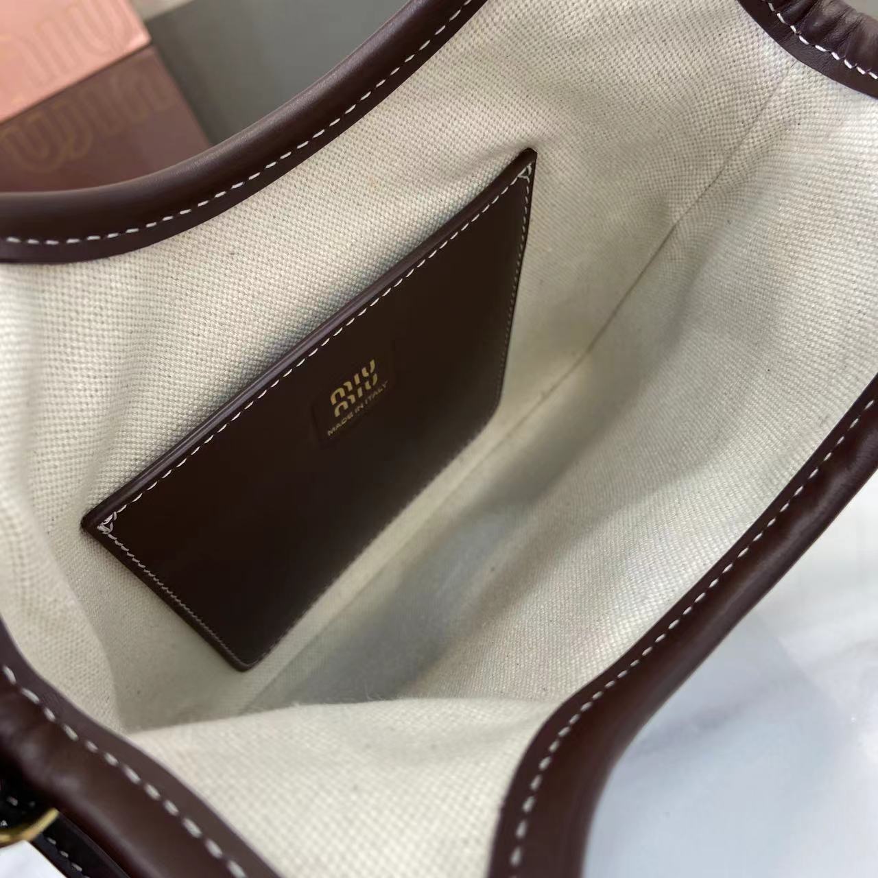 Bagsaaa Miu Miu IVY leather handbag 5BA281 briarwood - 24cm