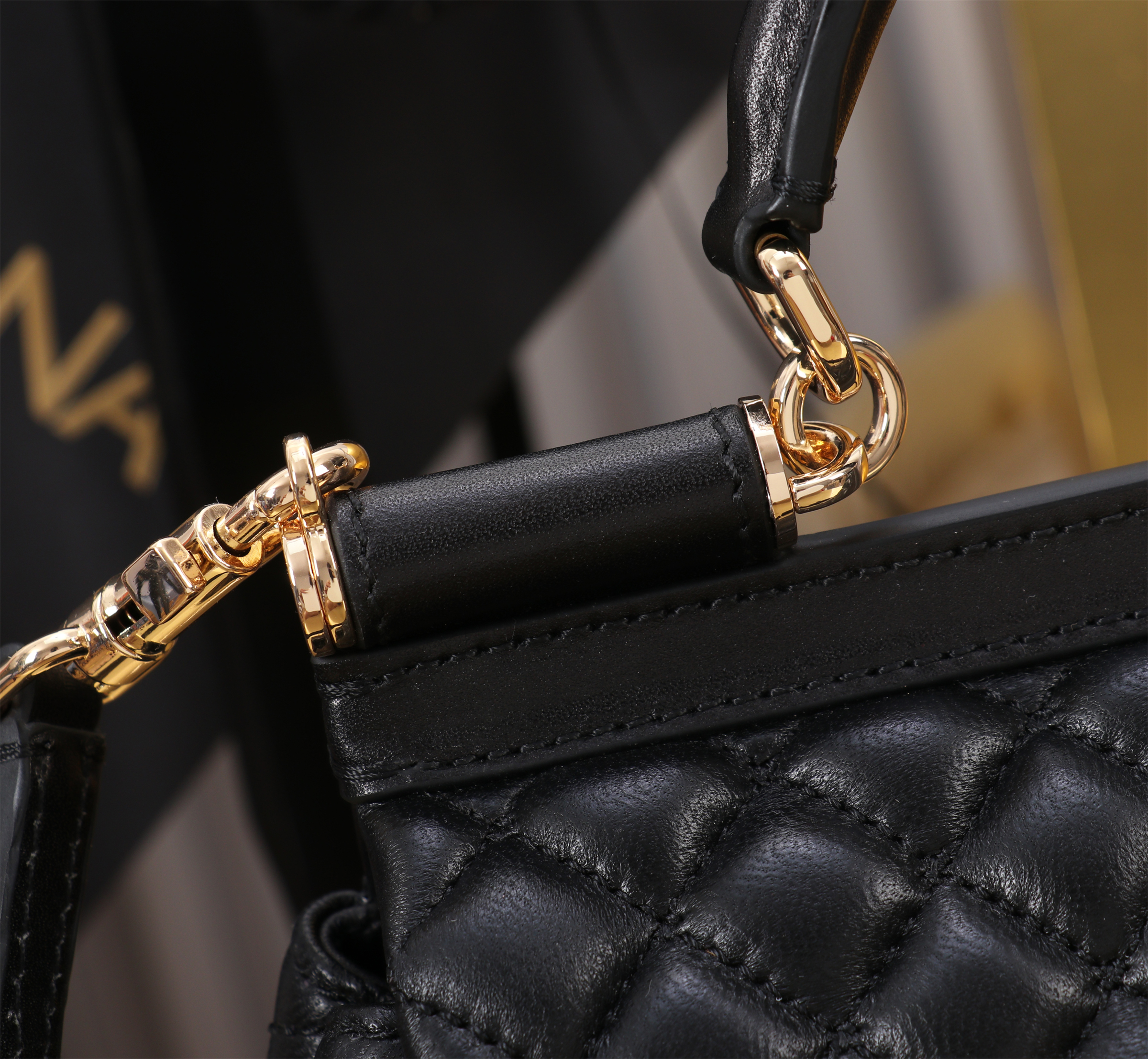 Bagsaaa Dolce & Gabbana Small quilted nappa leather Sicily handbag black - 19cm