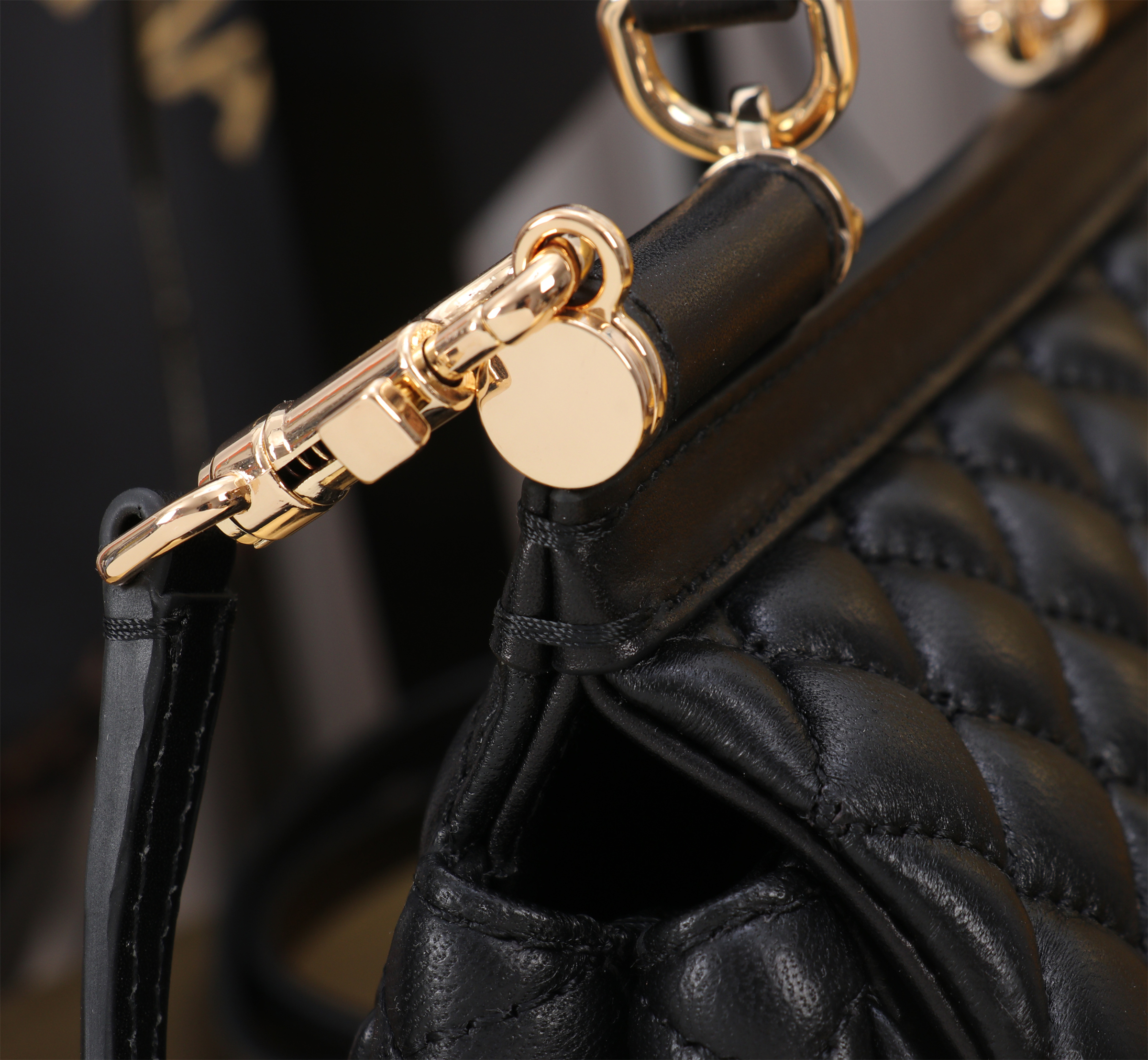 Bagsaaa Dolce & Gabbana Small quilted nappa leather Sicily handbag black - 19cm