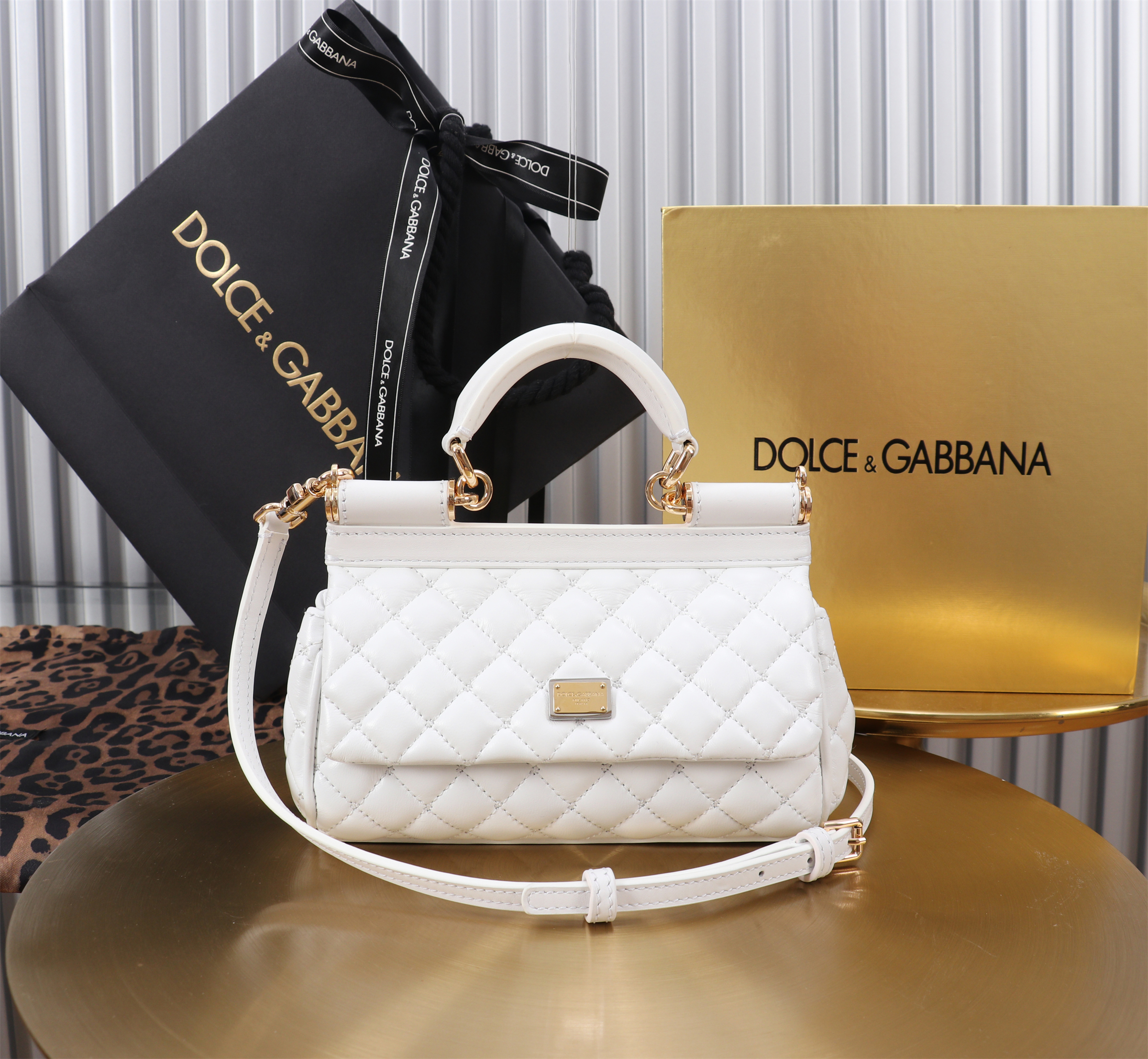 Bagsaaa Dolce & Gabbana Small quilted nappa leather Sicily handbag white - 19cm