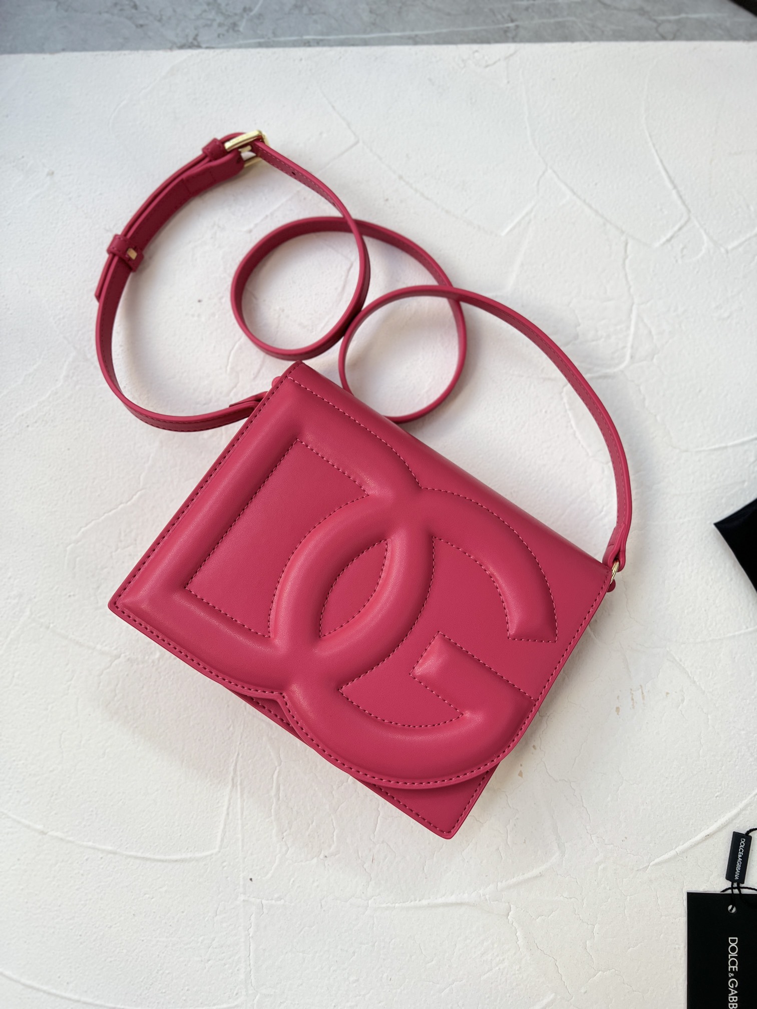 Bagsaaa Dolce & Gabbana Calfskin DG Logo Bag crossbody bag pink - 20cm
