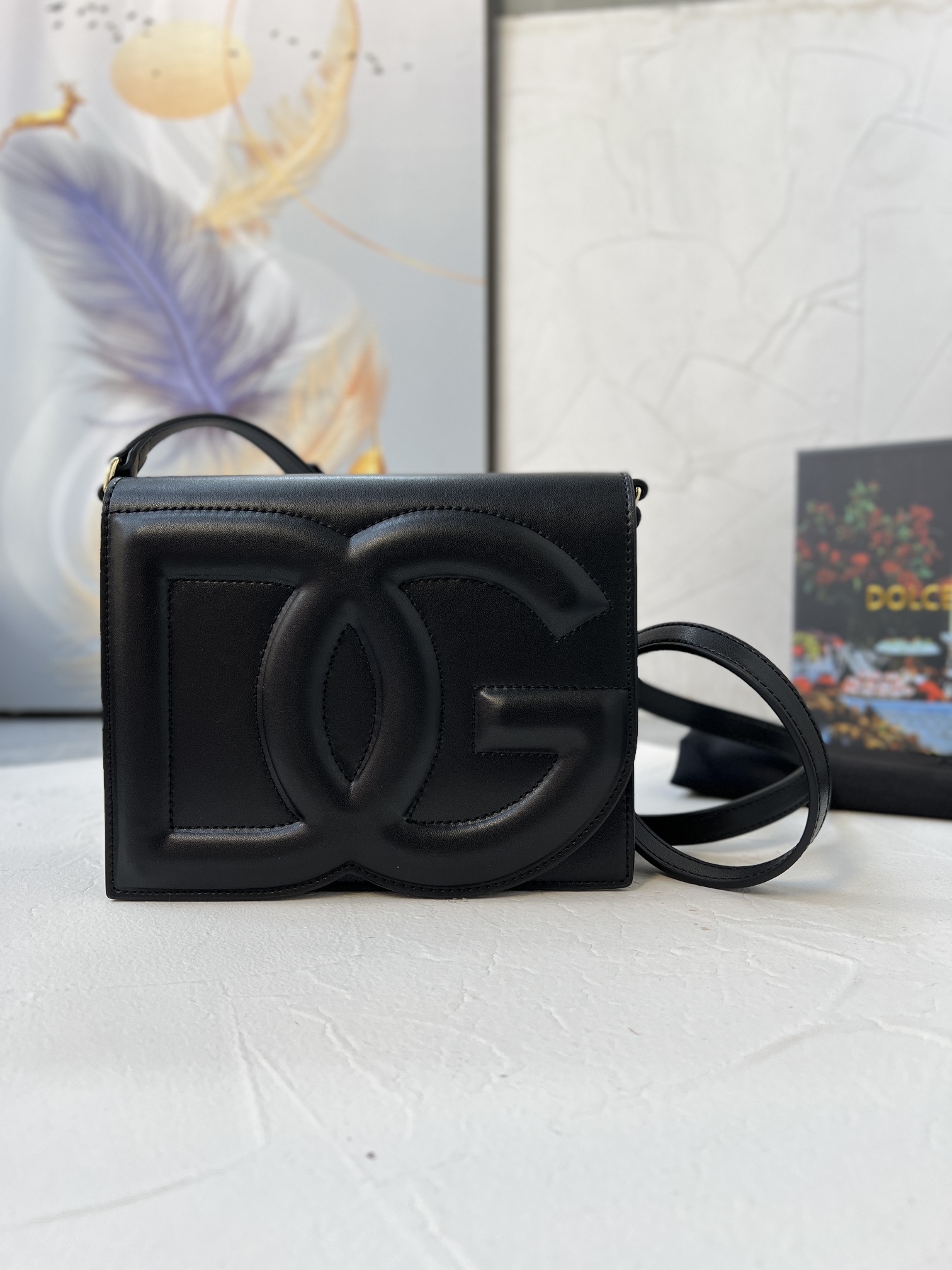 Bagsaaa Dolce & Gabbana Calfskin DG Logo Bag crossbody bag black - 20cm
