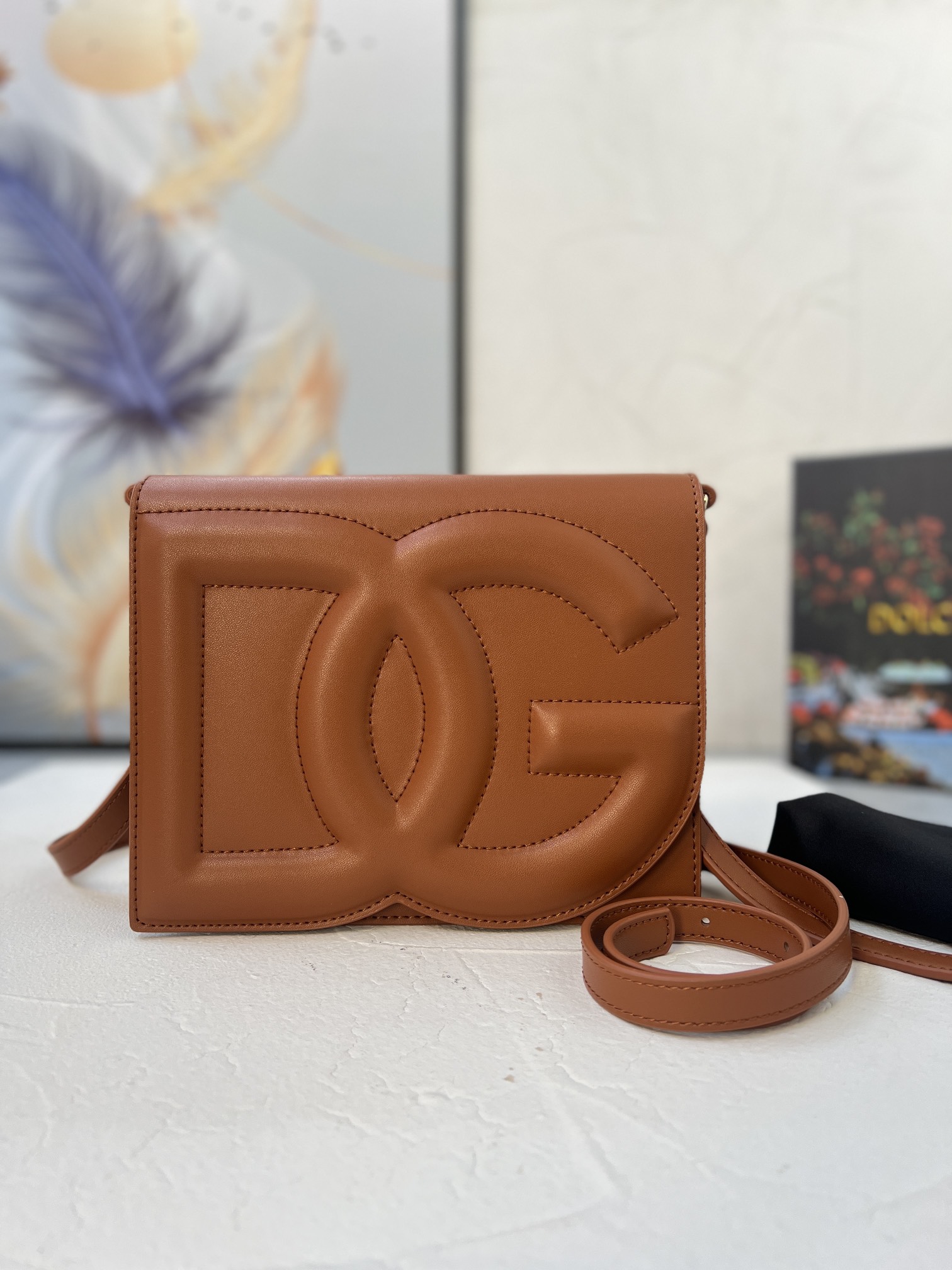 Bagsaaa Dolce & Gabbana Calfskin DG Logo Bag crossbody bag brown - 20cm