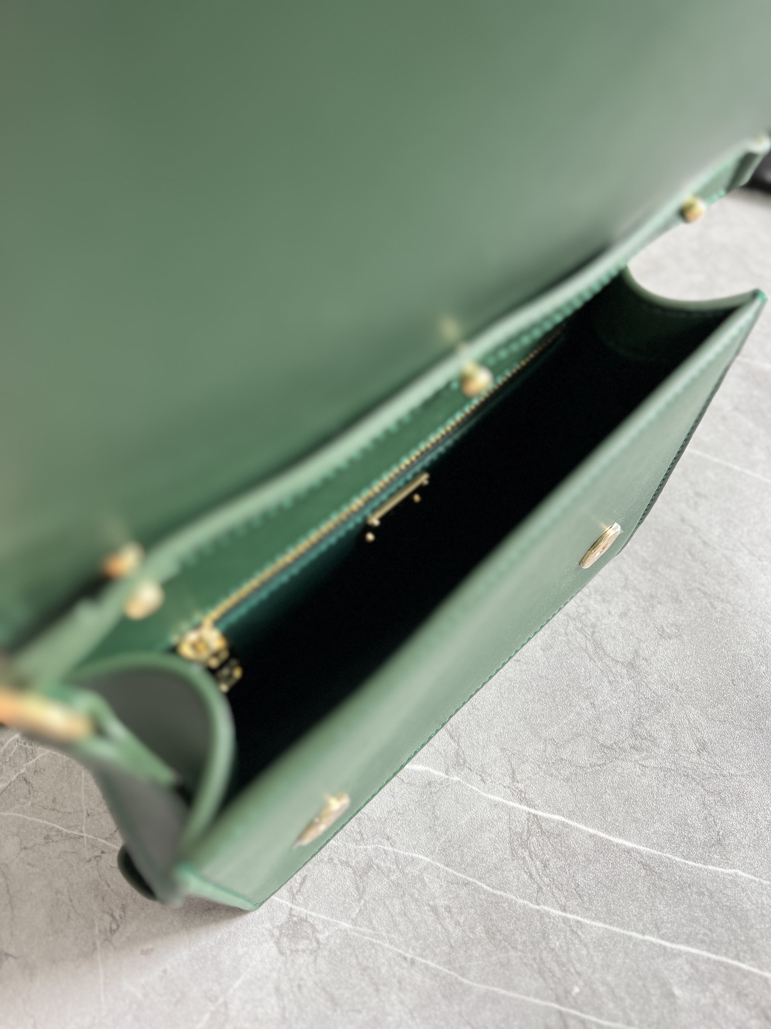 Bagsaaa Dolce & Gabbana Calfskin DG Logo Bag crossbody bag green - 20cm