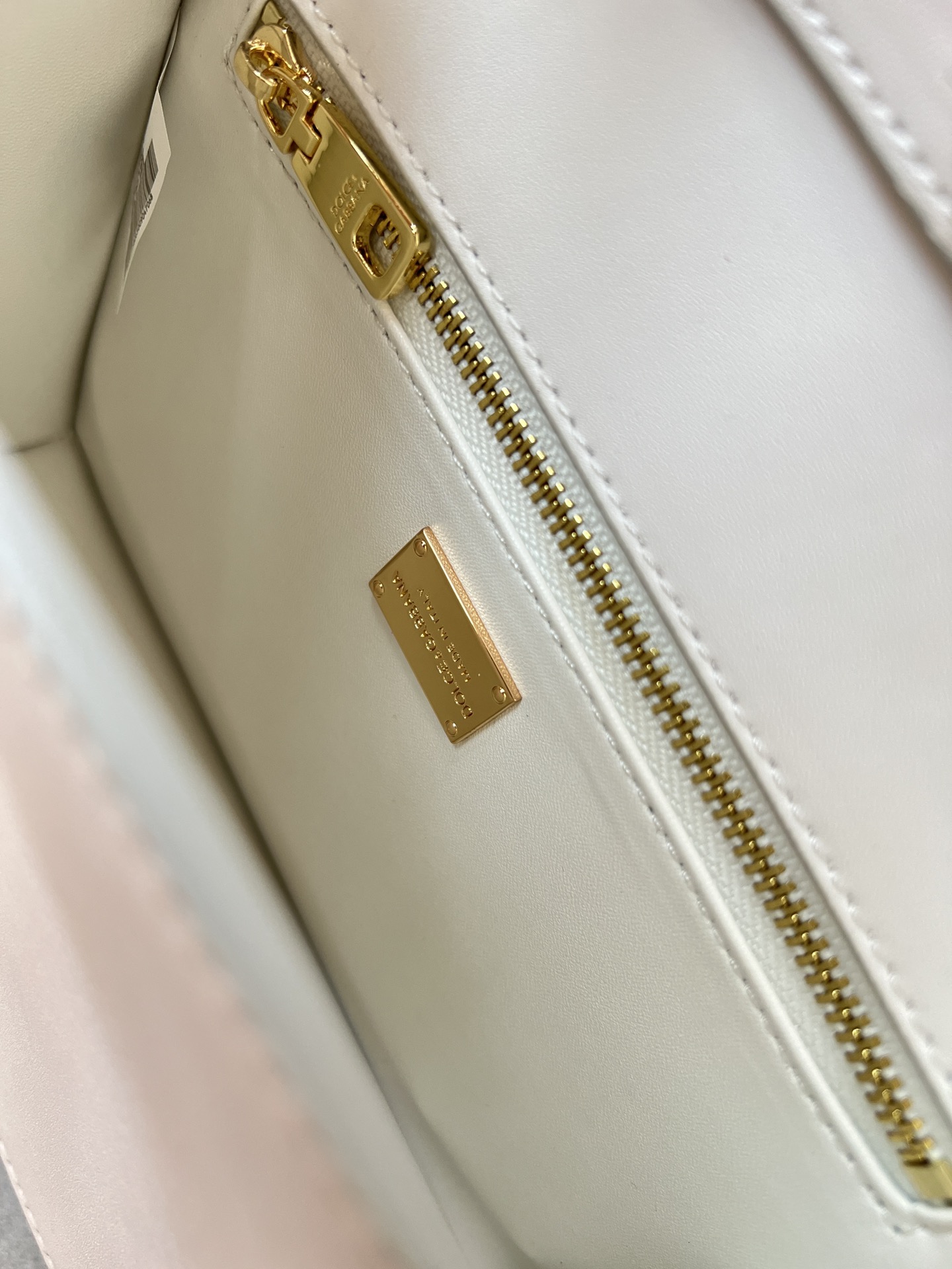 Bagsaaa Dolce & Gabbana Calfskin DG Logo Bag crossbody bag white - 20cm