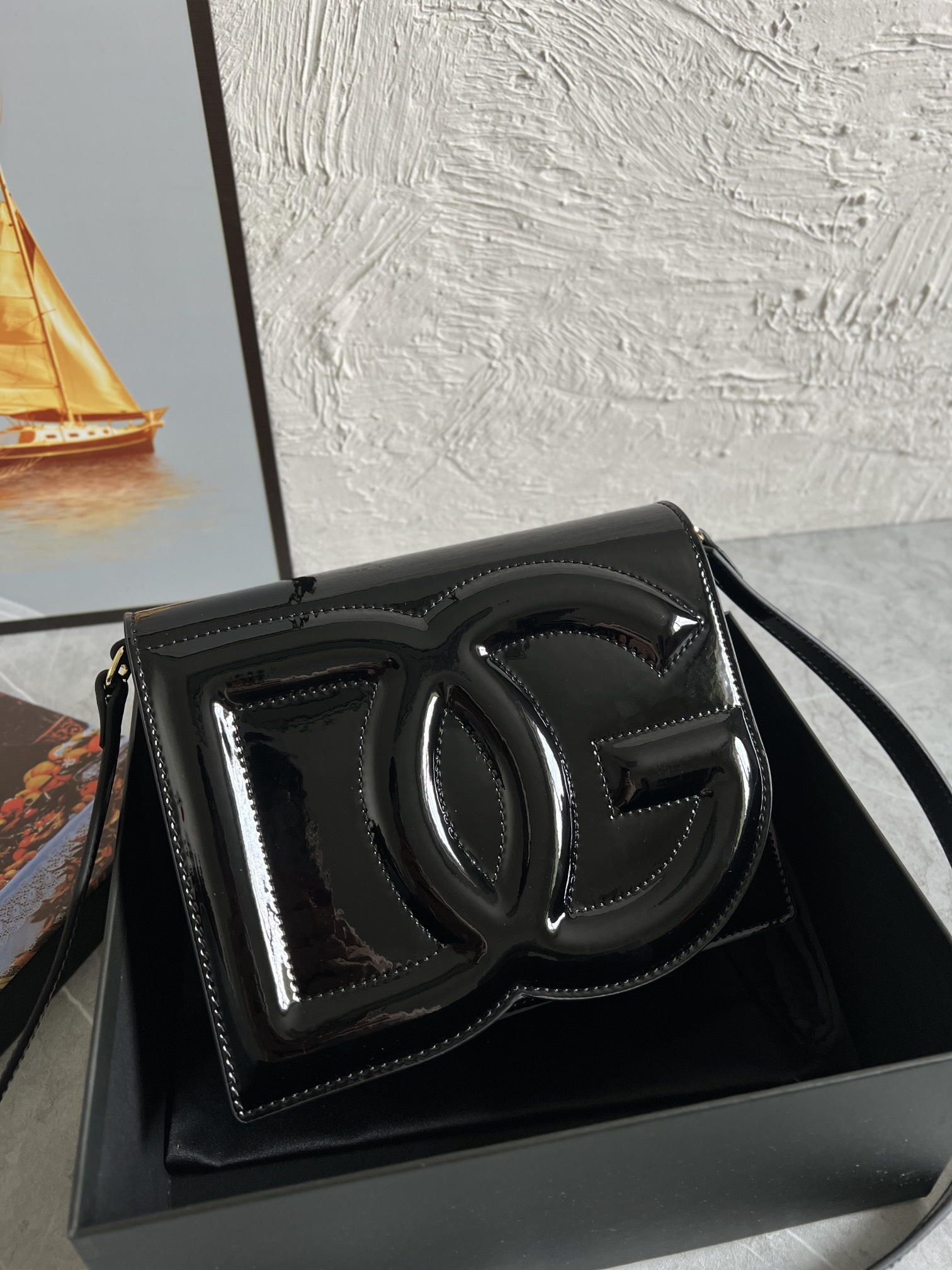 Bagsaaa Dolce & Gabbana Patent Leather DG Logo Crossbody Bag Black - 20cm