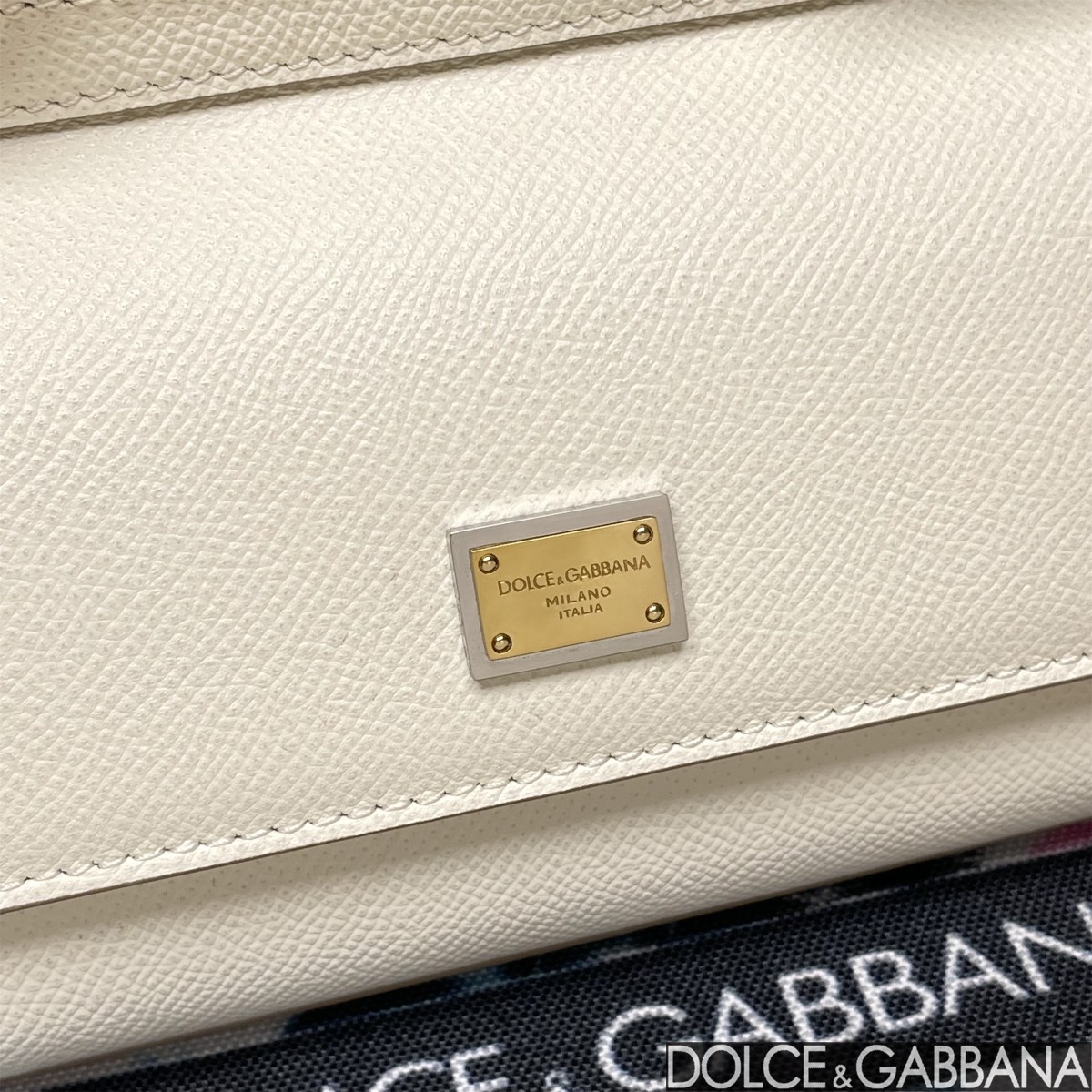 Bagsaaa Dolce & Gabbana Small Sicily handbag off white - 19cm