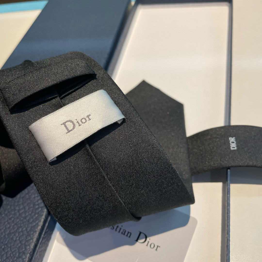 Bagsaaa D10r Tie