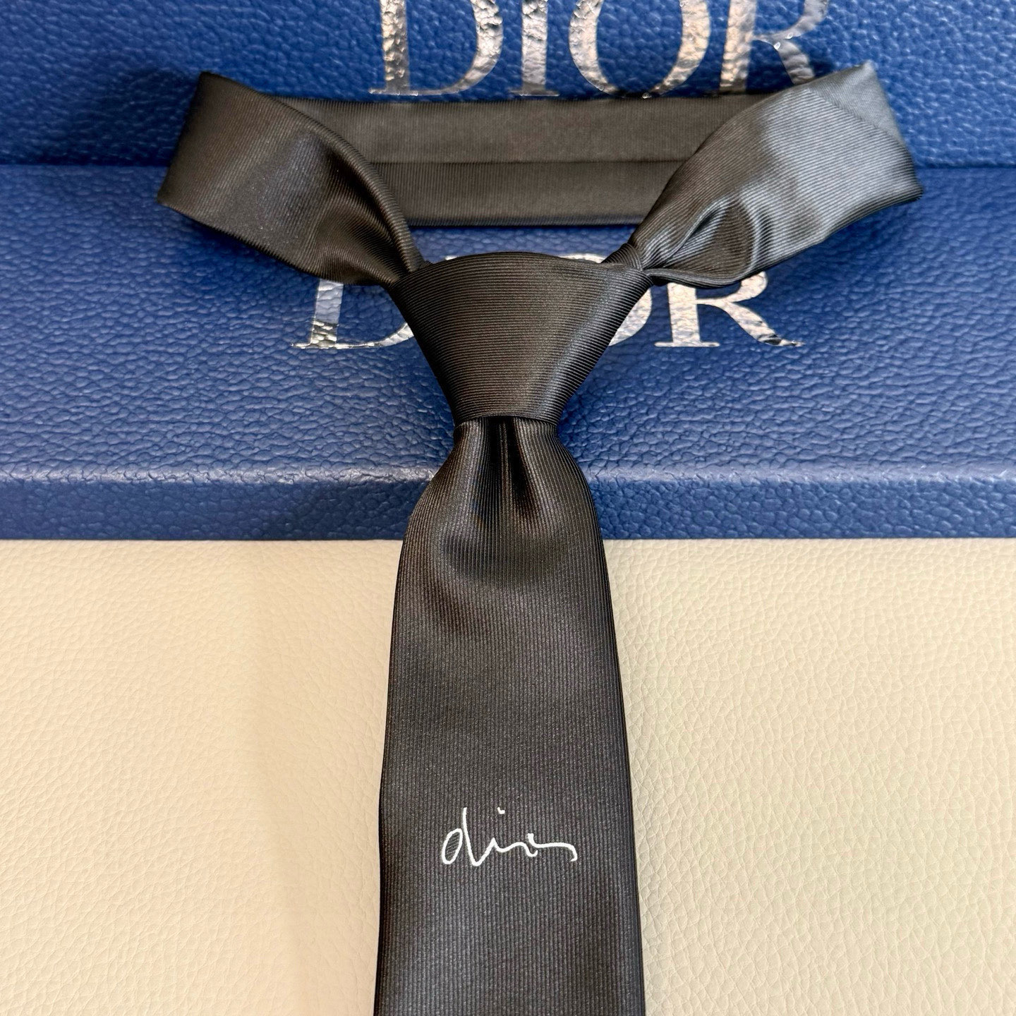 Bagsaaa D10r Tie 01