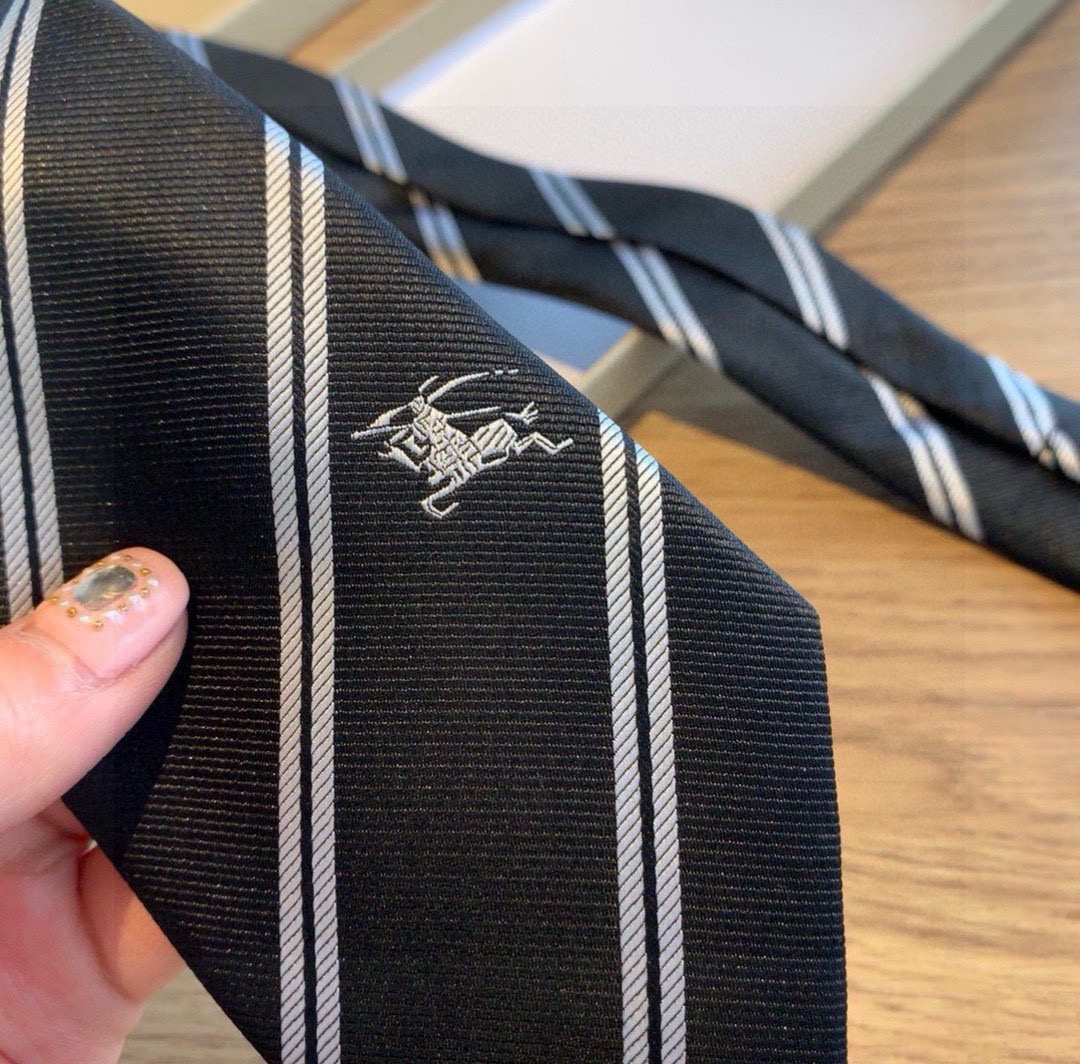 Bagsaaa Bv*b*rry Tie