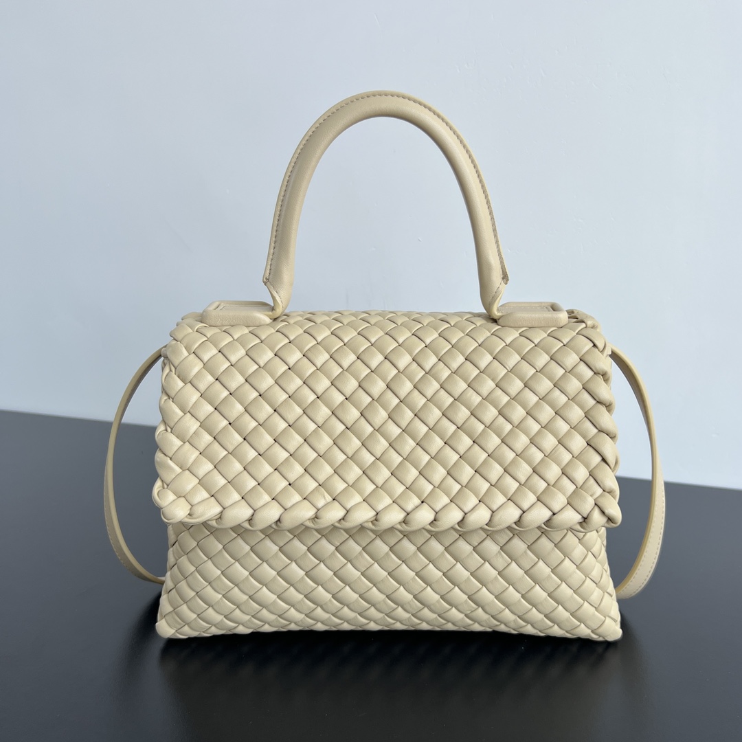 Bagsaaa B0tt*ga Ven*ta Patti Shoulder Bag 776783 beige - 26cm