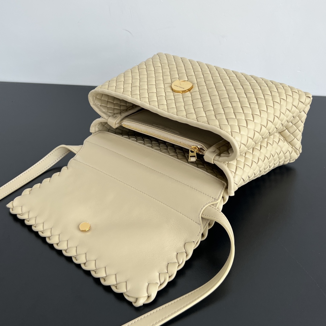 Bagsaaa B0tt*ga Ven*ta Patti Shoulder Bag 776783 beige - 26cm