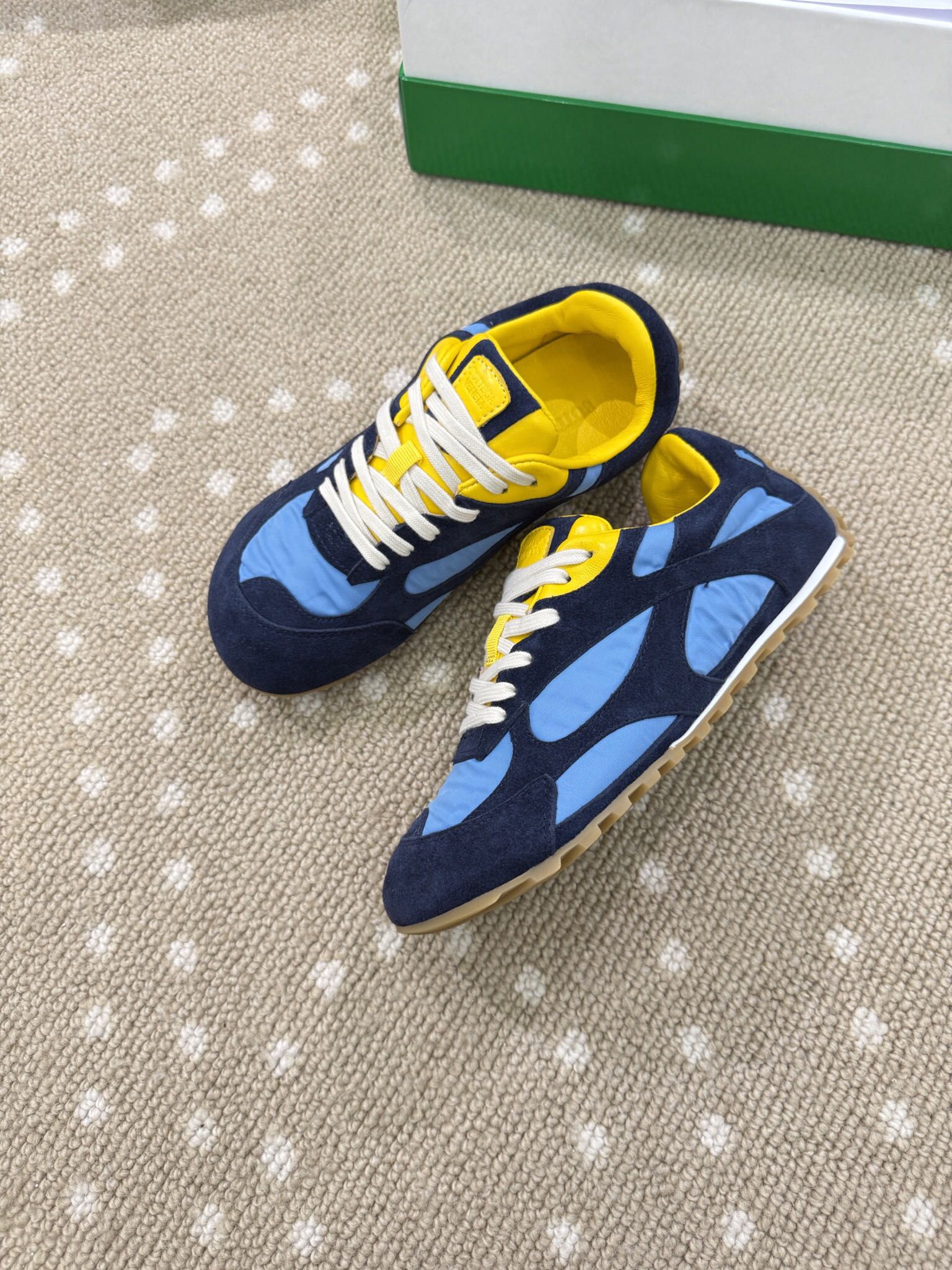 Bagsaaa B0tt*ga Ven*ta Orbit Flash Sneaker blue & yellow