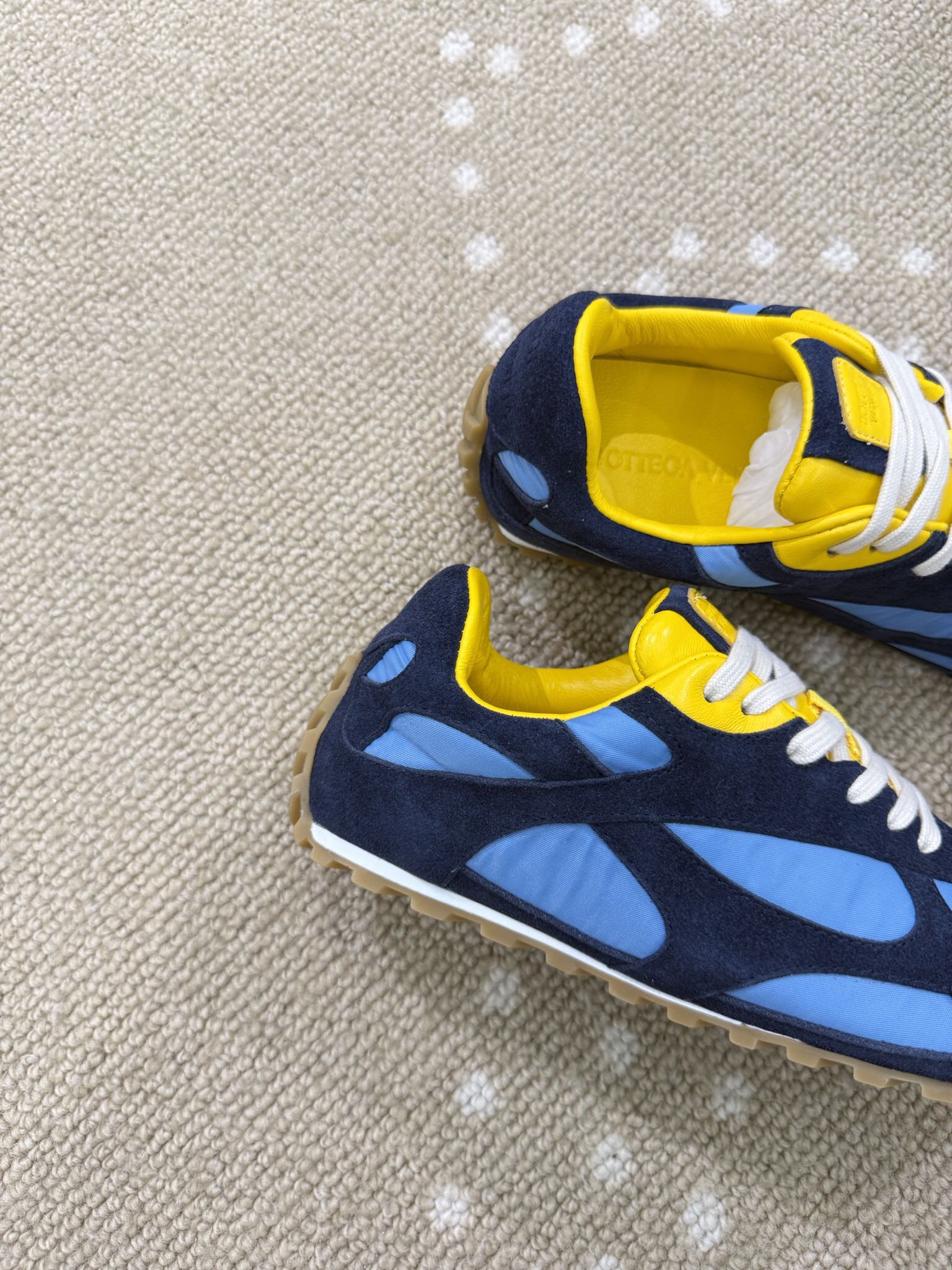 Bagsaaa B0tt*ga Ven*ta Orbit Flash Sneaker blue & yellow