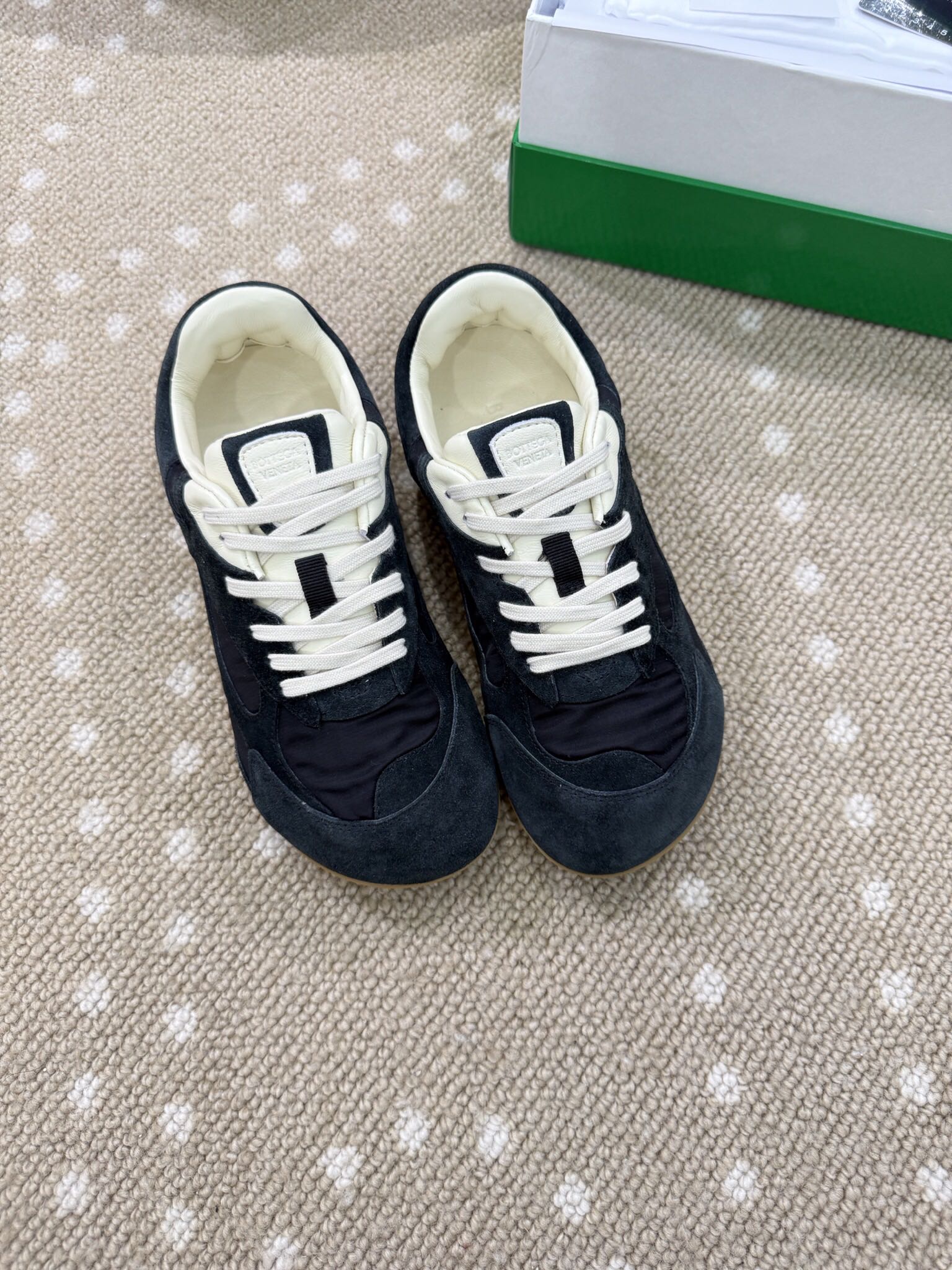 Bagsaaa B0tt*ga Ven*ta Orbit Flash Sneaker black