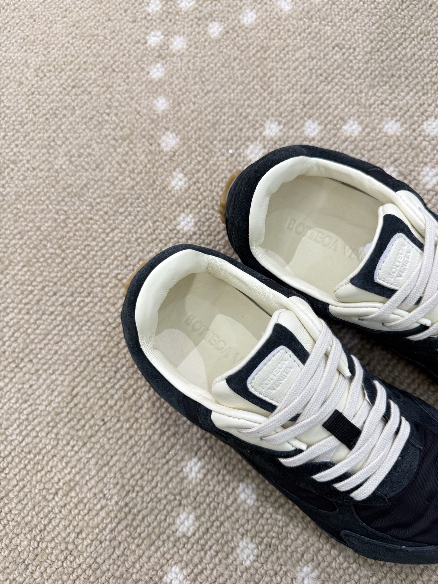 Bagsaaa B0tt*ga Ven*ta Orbit Flash Sneaker black