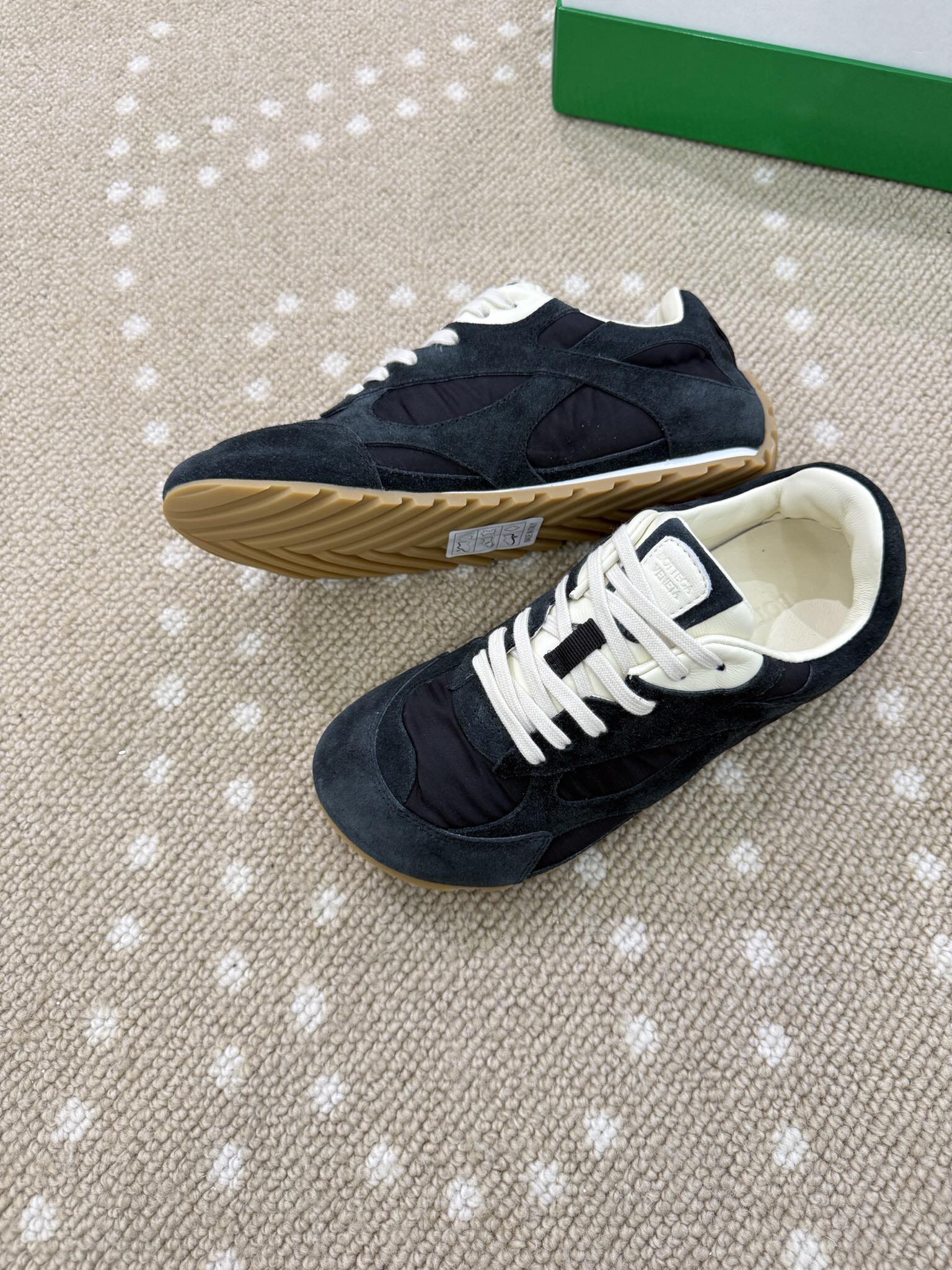 Bagsaaa B0tt*ga Ven*ta Orbit Flash Sneaker black