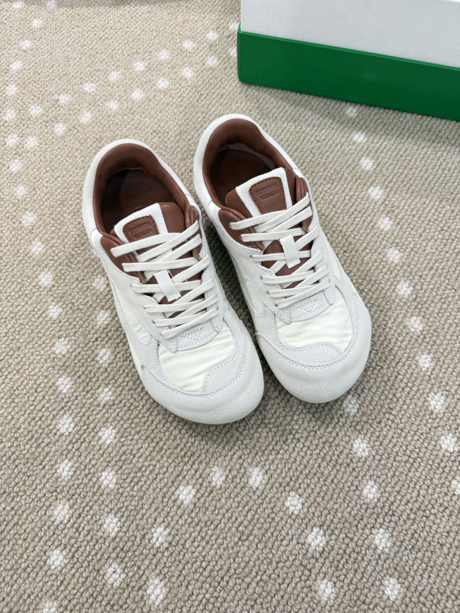 Bagsaaa B0tt*ga Ven*ta Orbit Flash Sneaker Sea salt/caramel