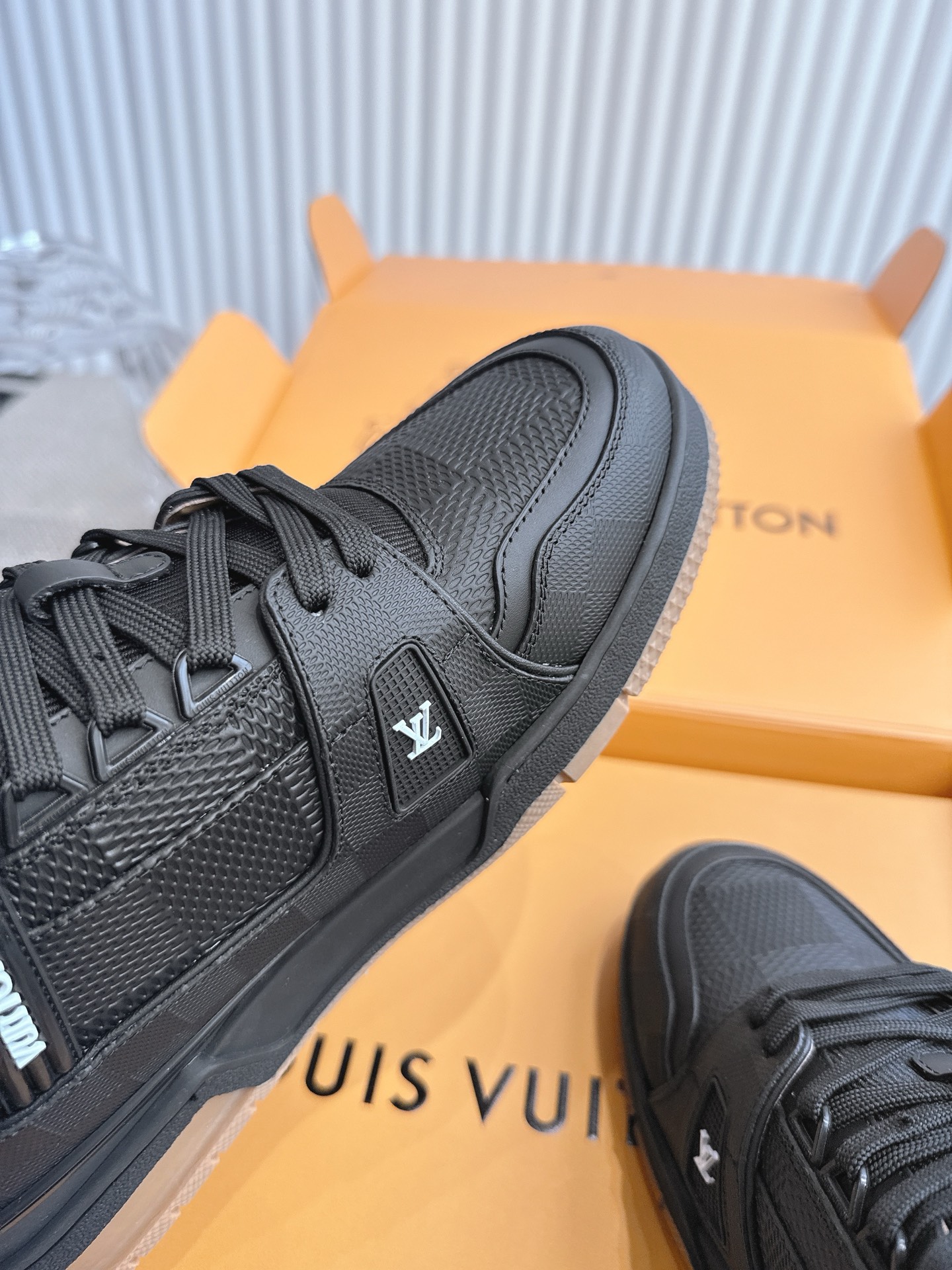 Bagsaaa LV Trainer Sneaker black