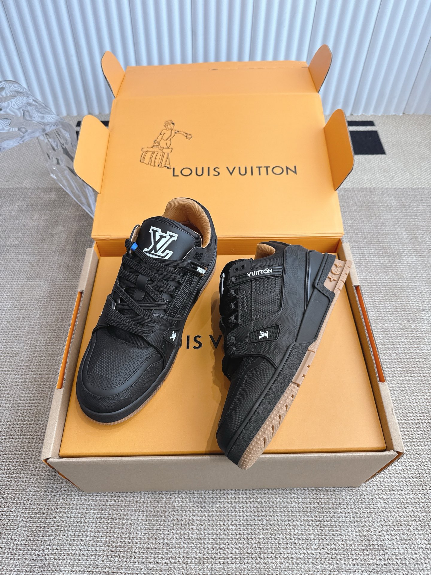 Bagsaaa LV Trainer Sneaker black