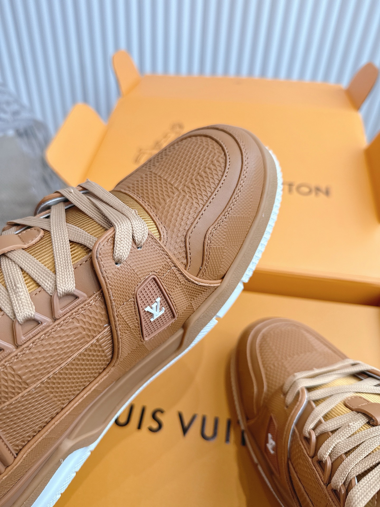 Bagsaaa LV Trainer Sneaker Cognac brown