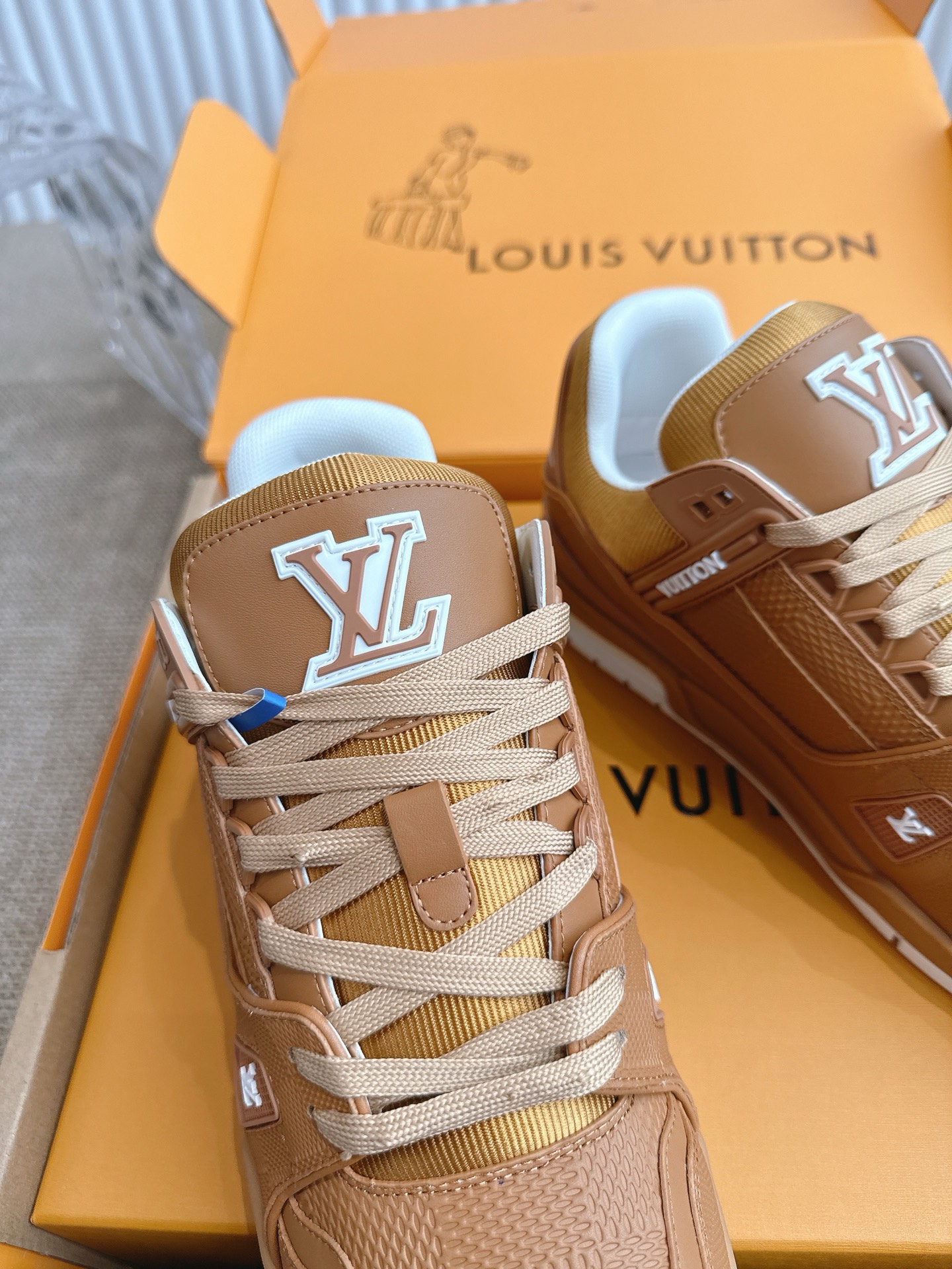Bagsaaa LV Trainer Sneaker Cognac brown