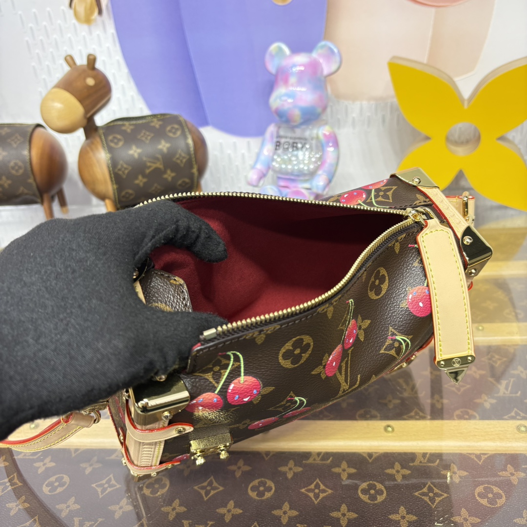 Bagsaaa M14278 LV x TM Side Trunk MM Monogram cherry - 23.5cm