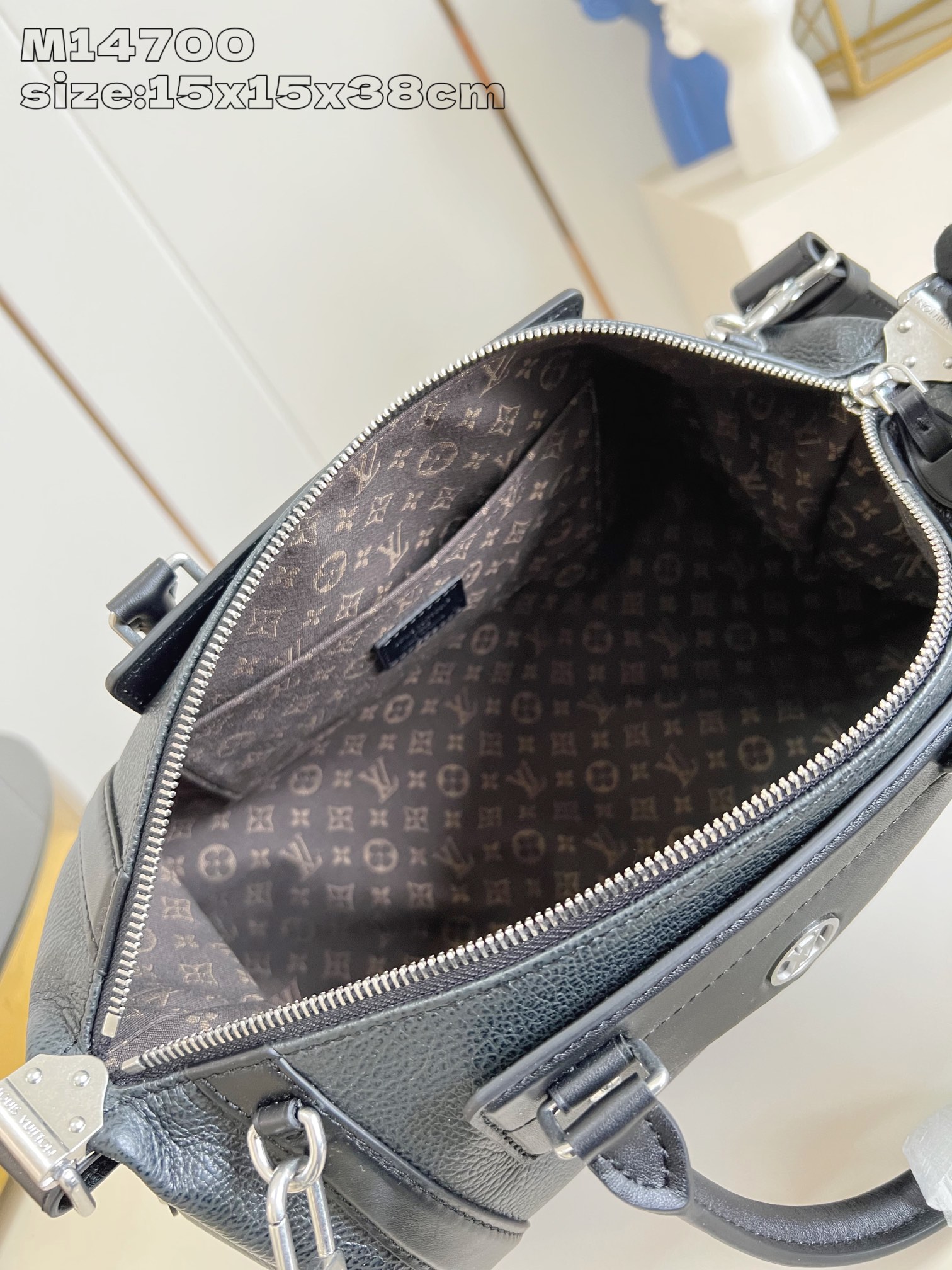 Bagsaaa M14700 SS25 Collection LV Biker MM Black - 38cm