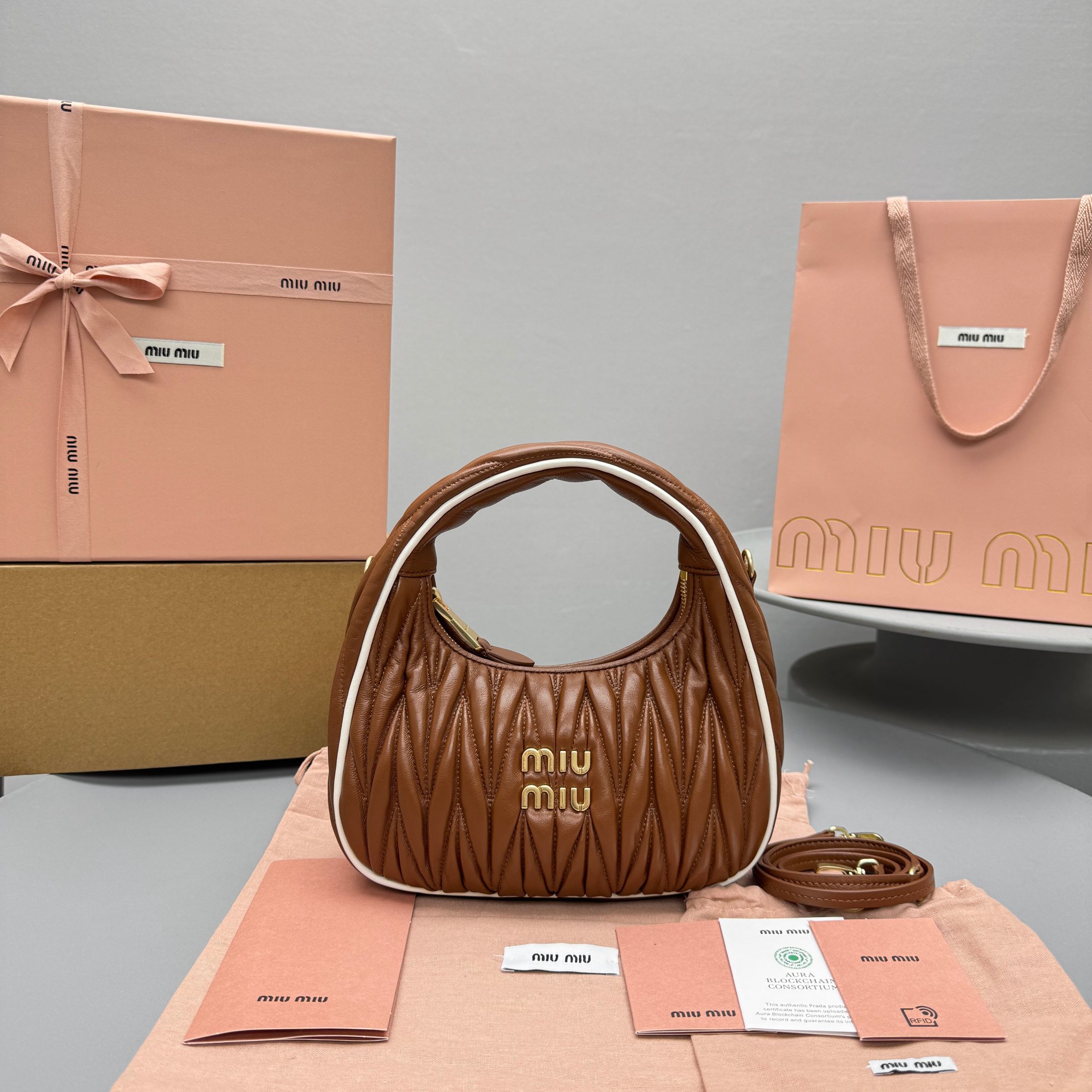 Bagsaaa Miu Miu Wander matelassé nappa leather bag 5BC125 brown - 20cm