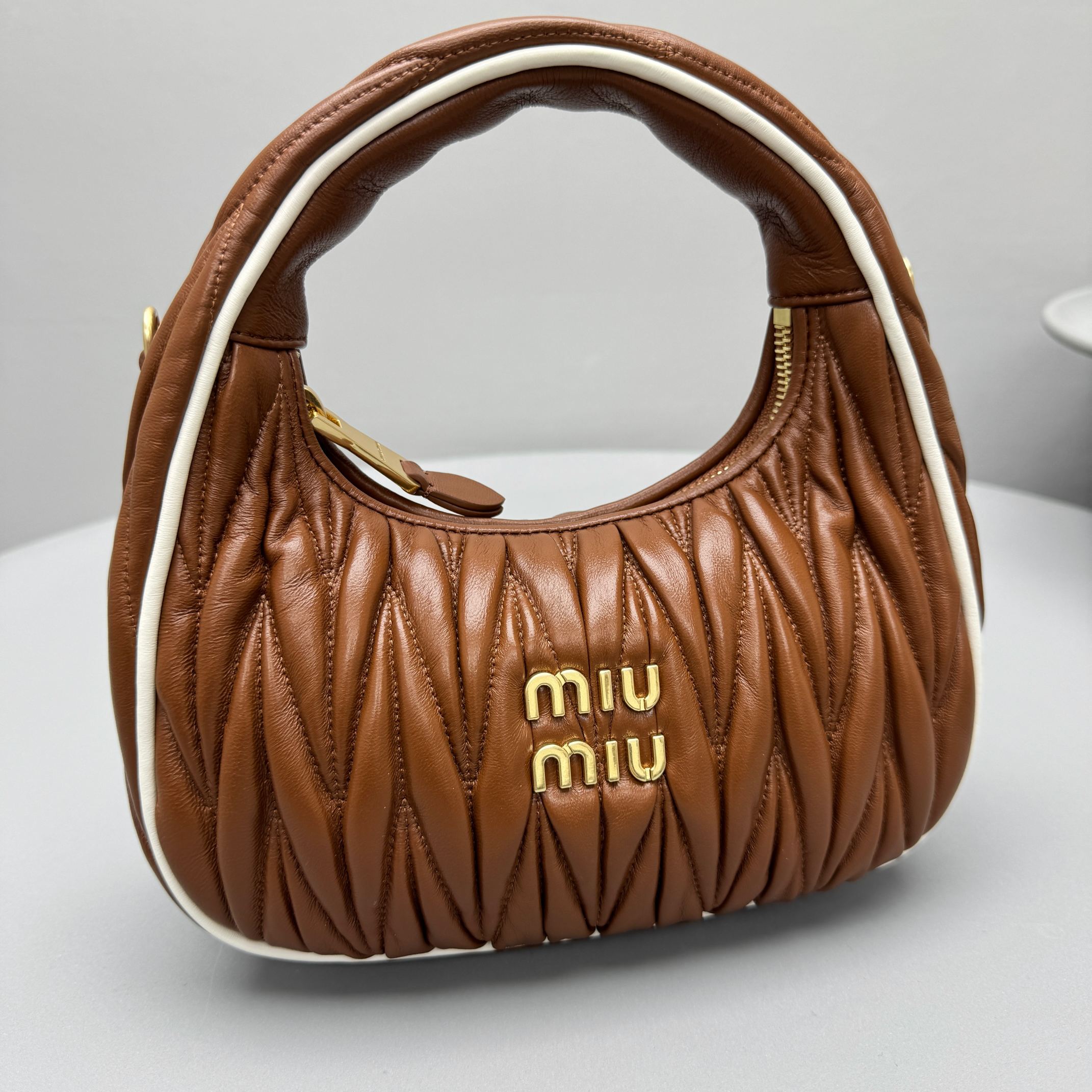 Bagsaaa Miu Miu Wander matelassé nappa leather bag 5BC125 brown - 20cm