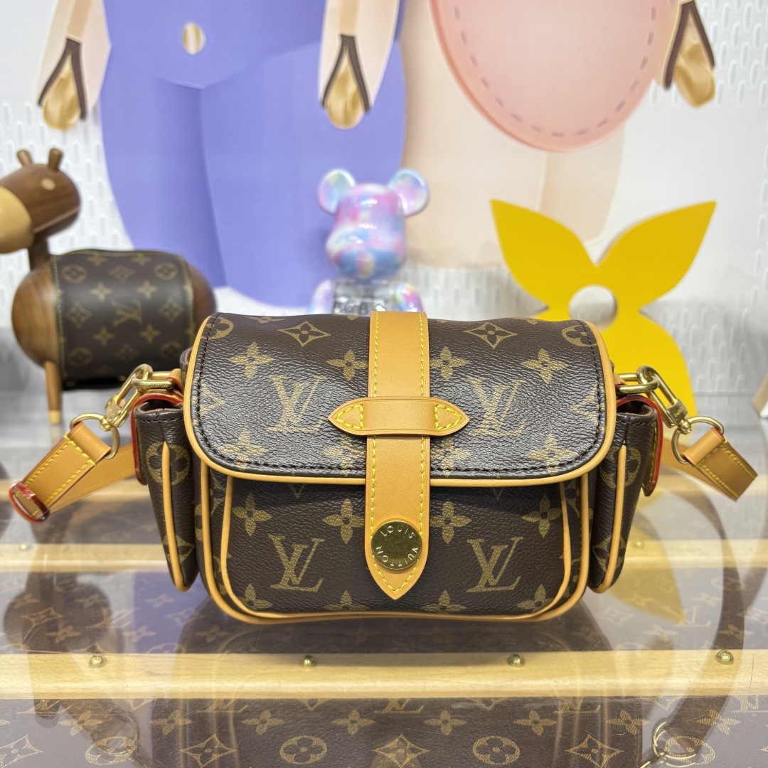 Bagsaaa LV M14742 Cargo Wearable Wallet - 23 x 14 x 10 cm