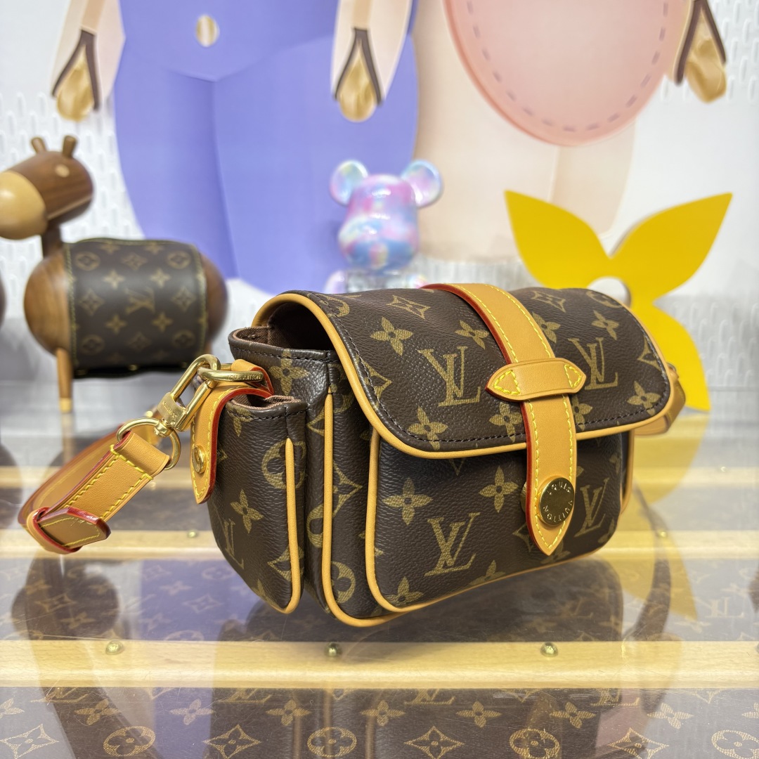 Bagsaaa LV M14742 Cargo Wearable Wallet - 23 x 14 x 10 cm