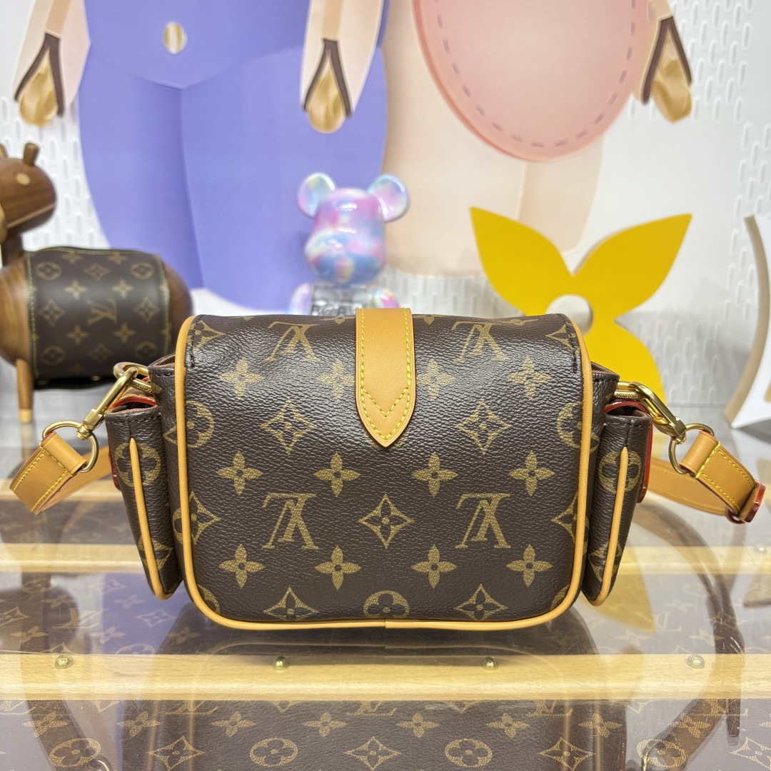Bagsaaa LV M14742 Cargo Wearable Wallet - 23 x 14 x 10 cm