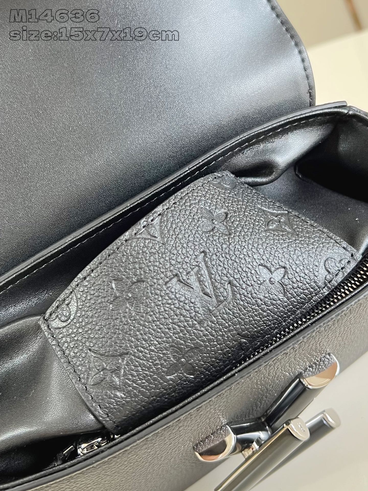 Bagsaaa LV M14636 Twist PM Slim Black - 19cm